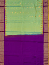 Weaves Gadwal Pattu With Contrast Border With Small Butta