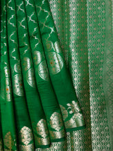 Green Chiniya Silk Saree With All Over Weave And Small Self Gold Zari