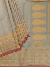 Weaves Gadwal Pattu With Butta