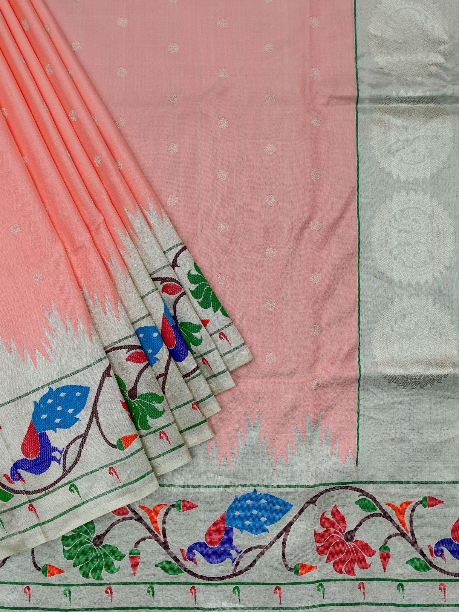 Weaves Paithani Saree With Contrast Border