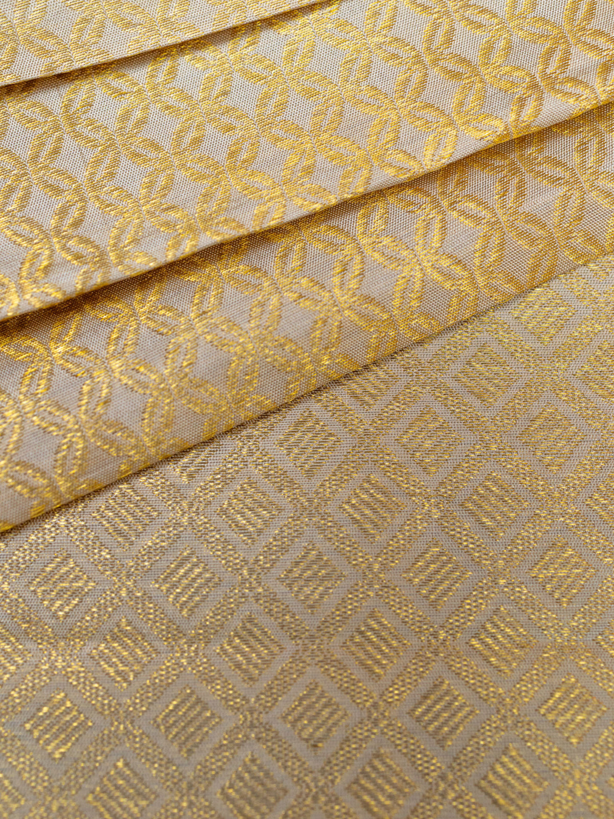 Kanjeevaram Kanchi Pattu All Over Small Flower Gold Zari (Talambralu) White