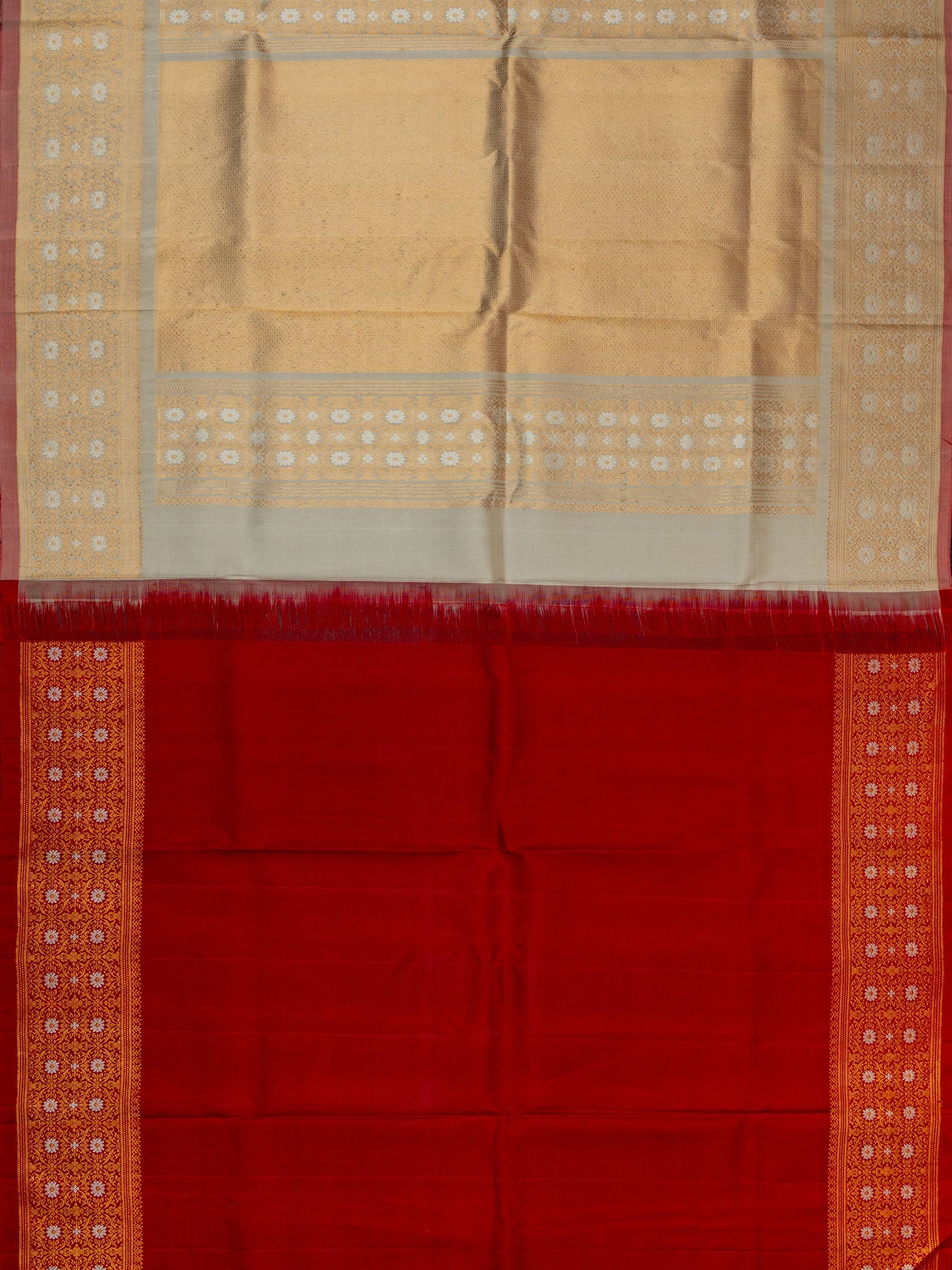 Weaves Gadwal Pattu With Butta