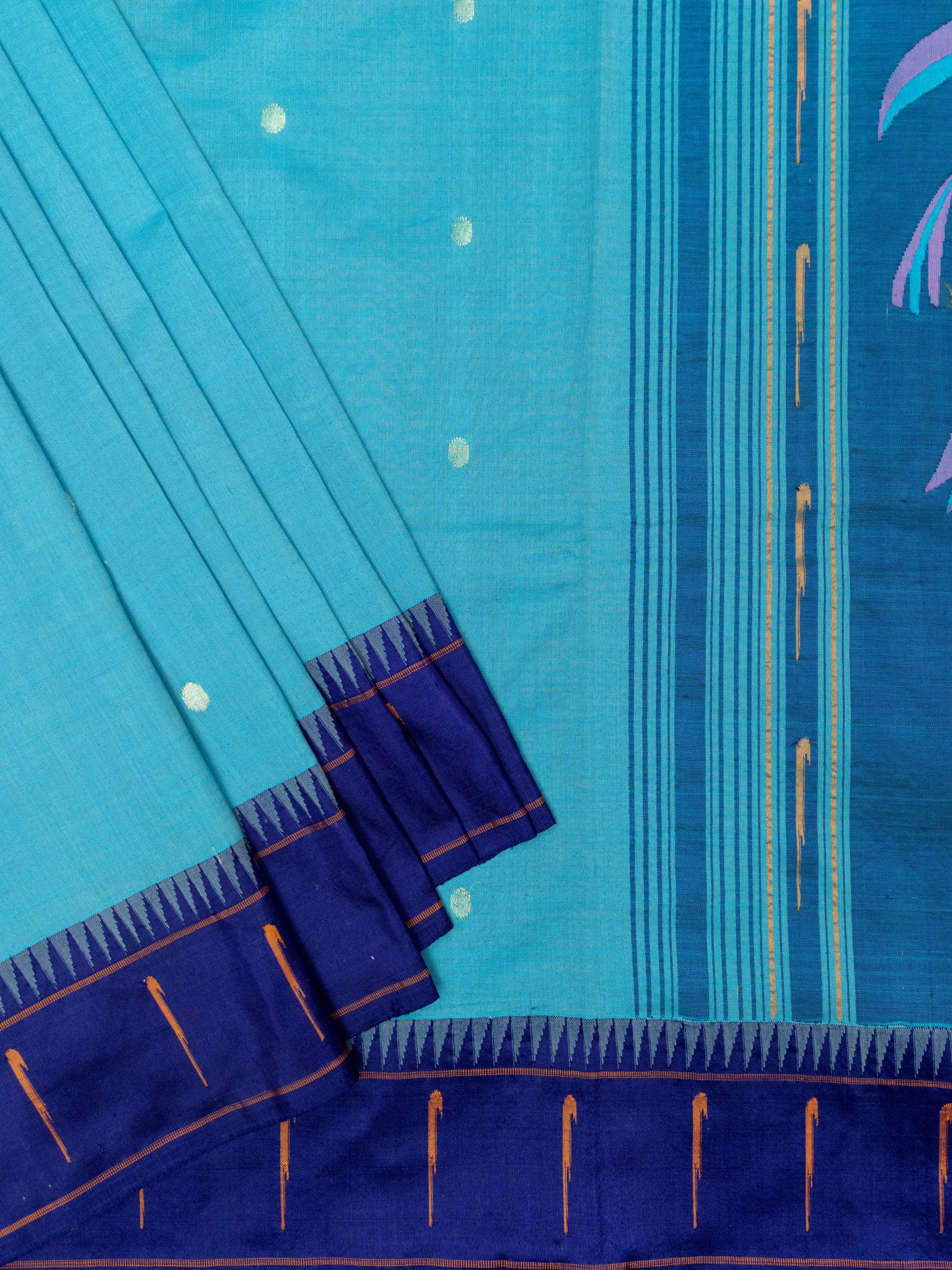 Weaves Paithani Saree With Contrast Border With Muniya Border