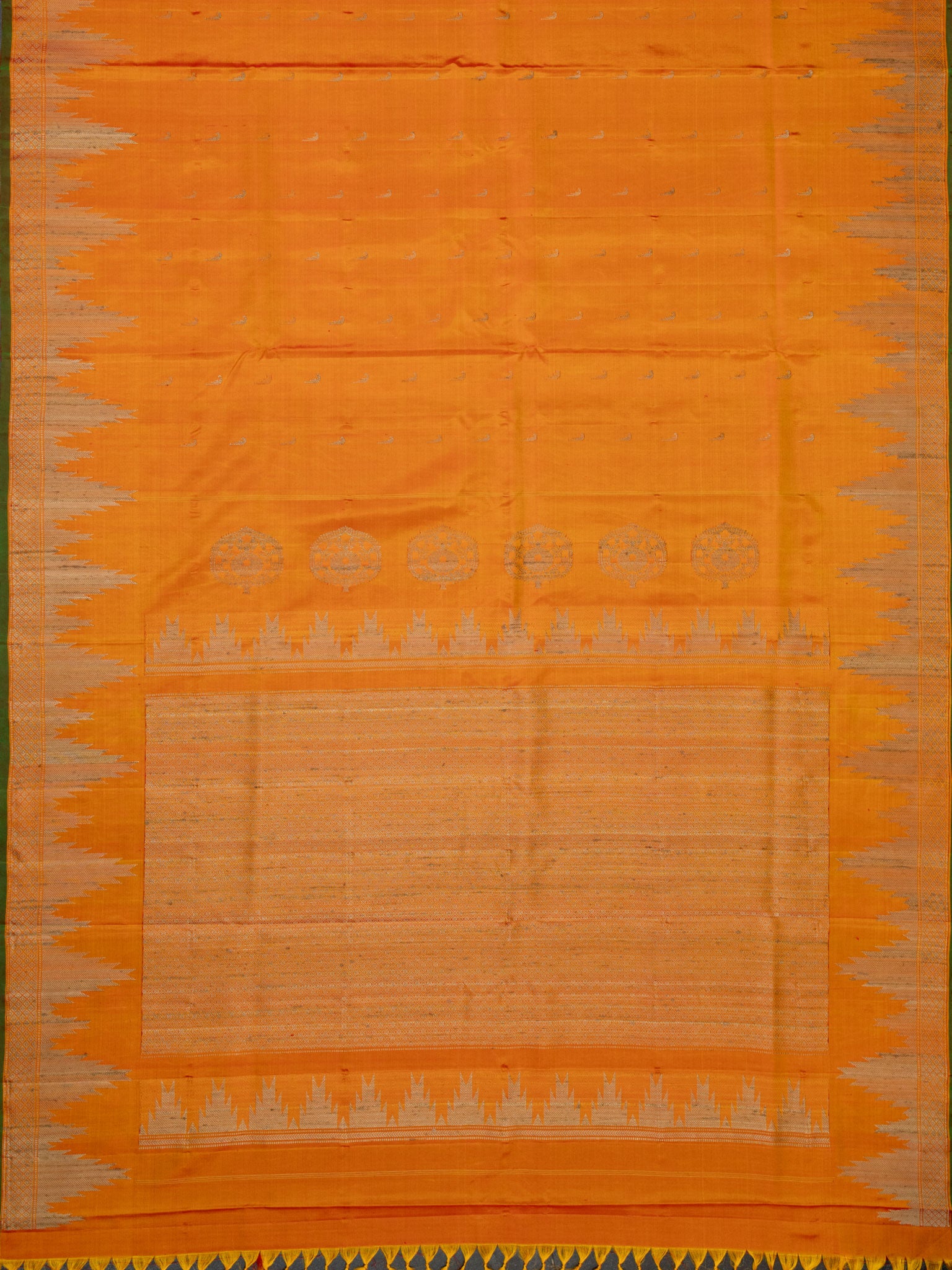 Weaves Gadwal Pattu With Temple Border With Butta With Muniya