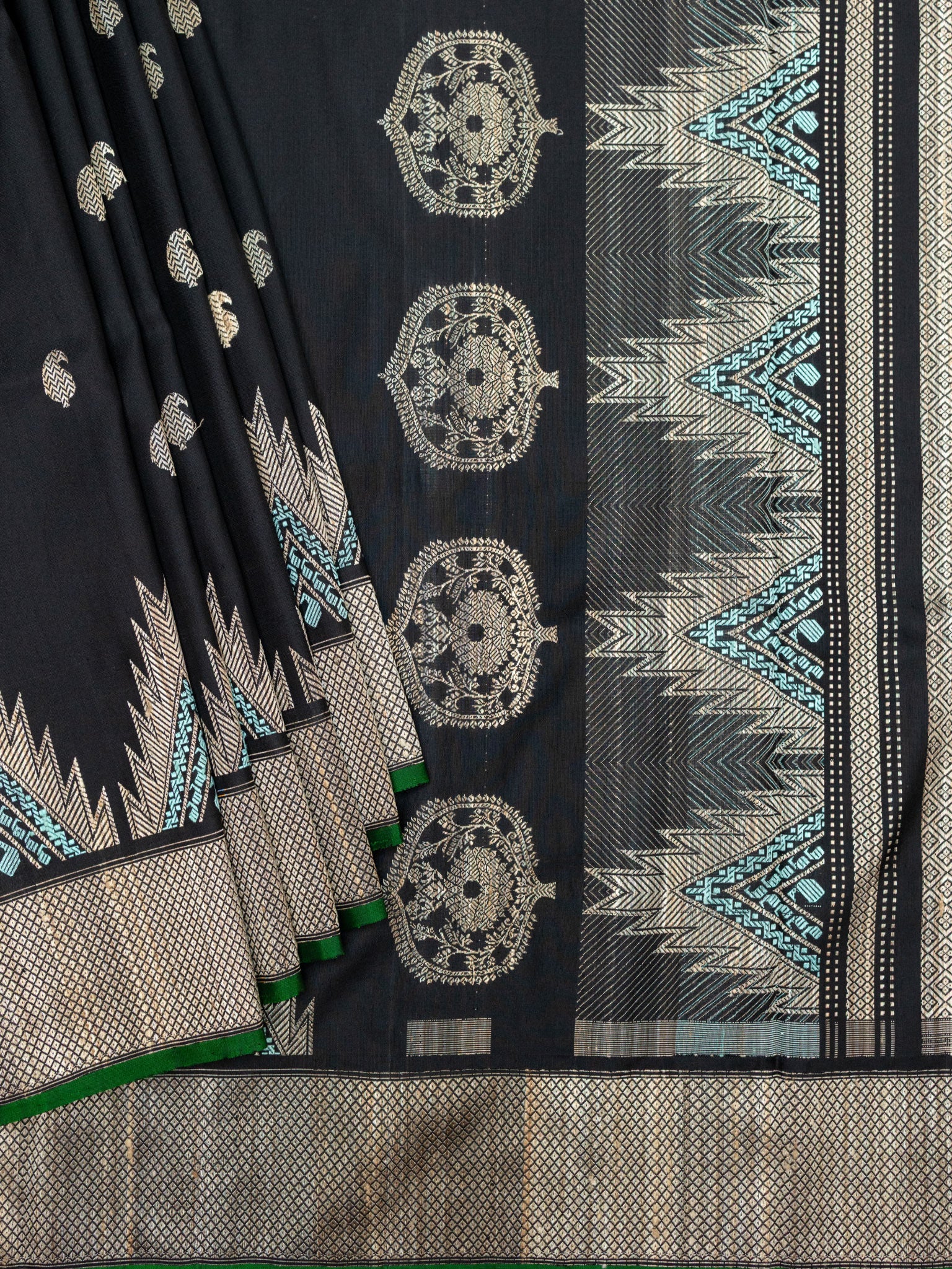 Weaves Gadwal Pattu Border With Temple Border