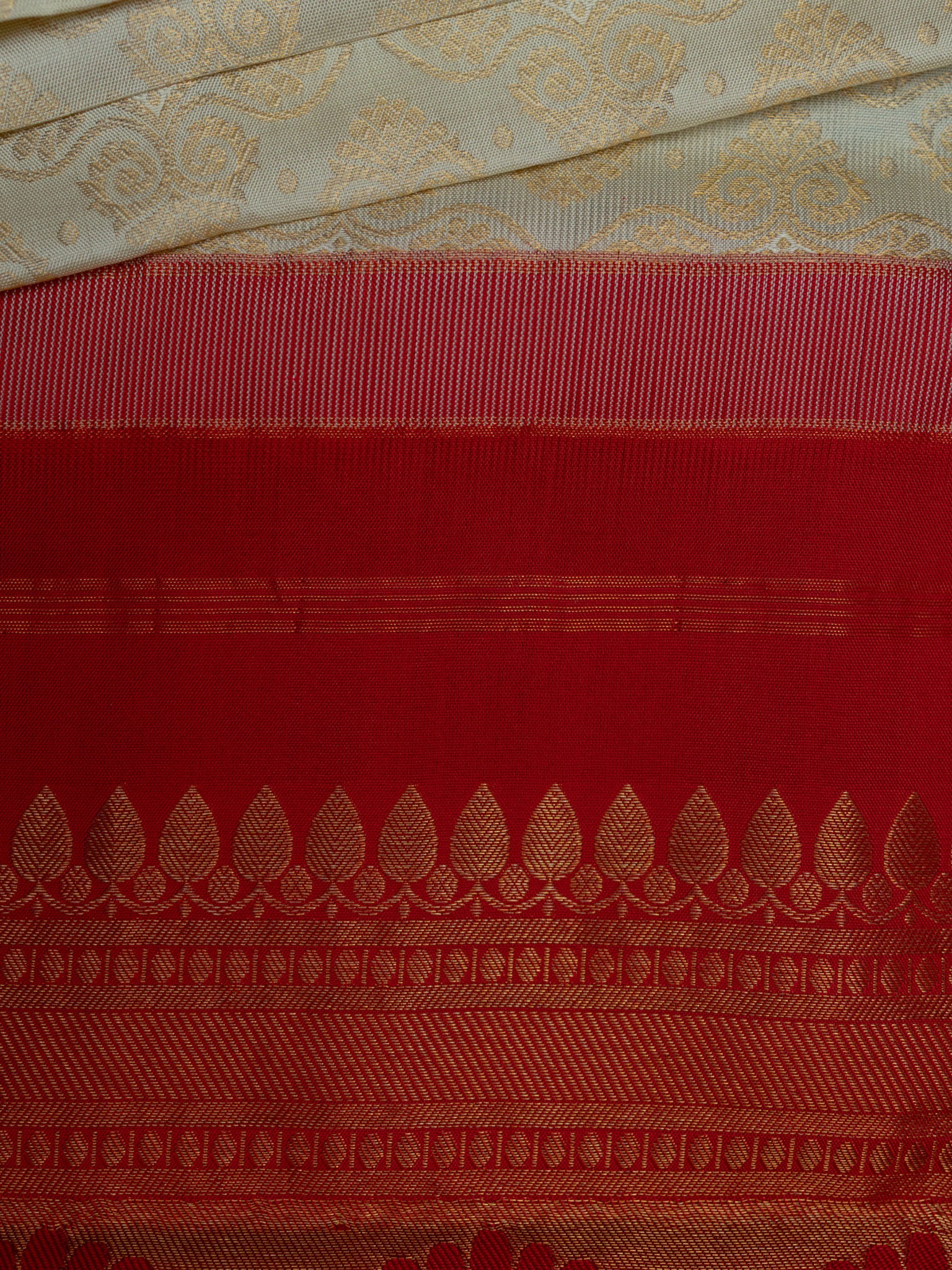 Kanjeevaram Kanchi Pattu All Over Butta Zari With Contrast Border (Talambralu) Cream + Red