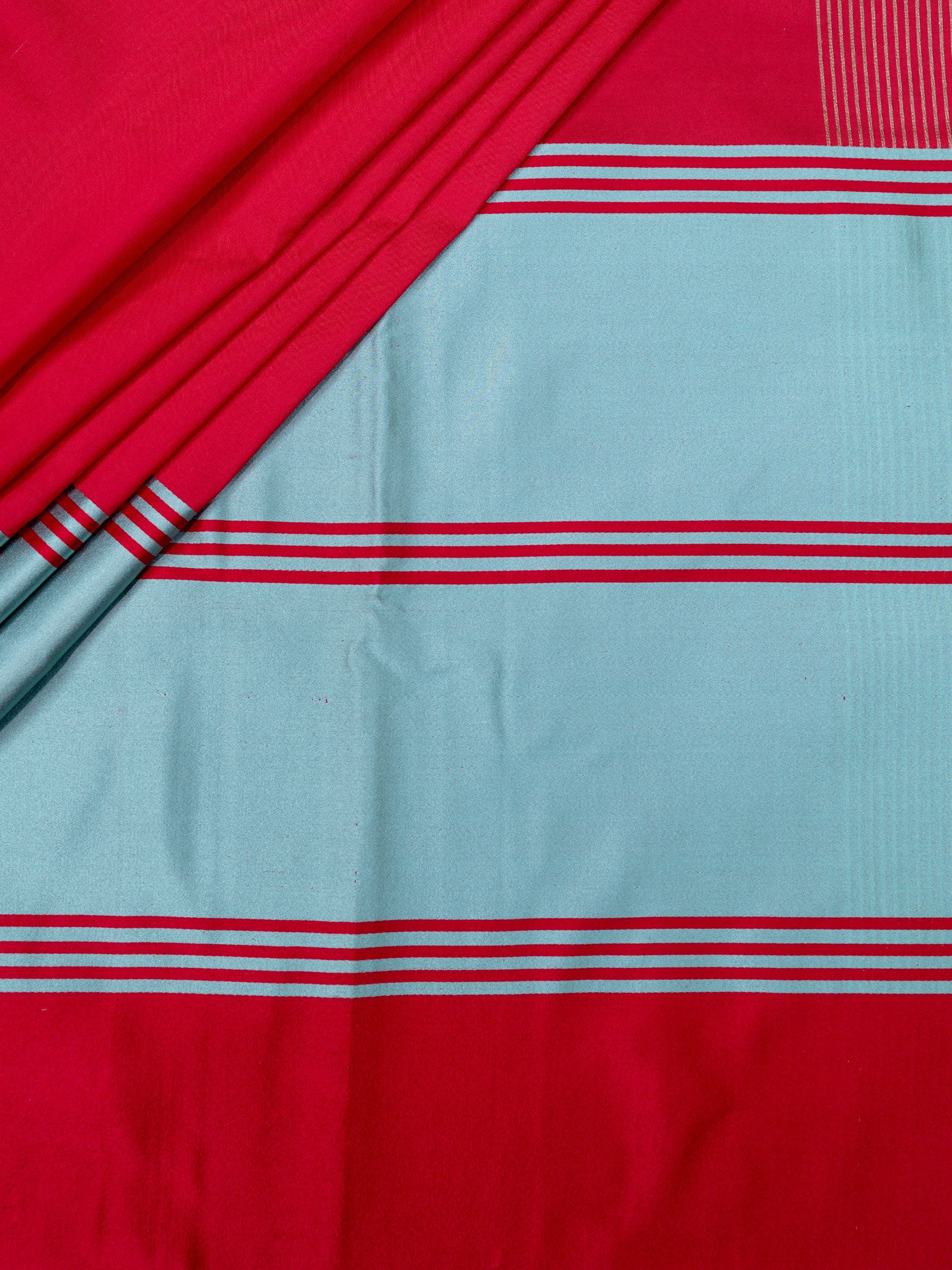 Weaves Banaras With Contrast Border