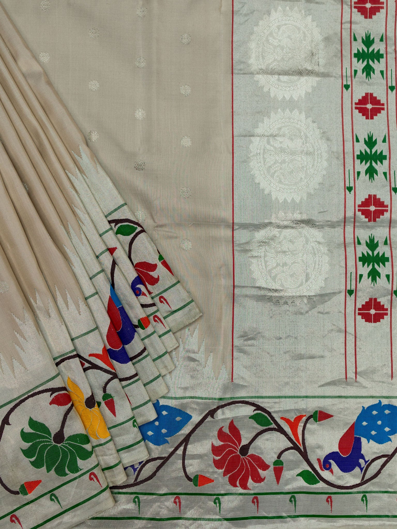 Weaves Paithani Saree With Contrast Border
