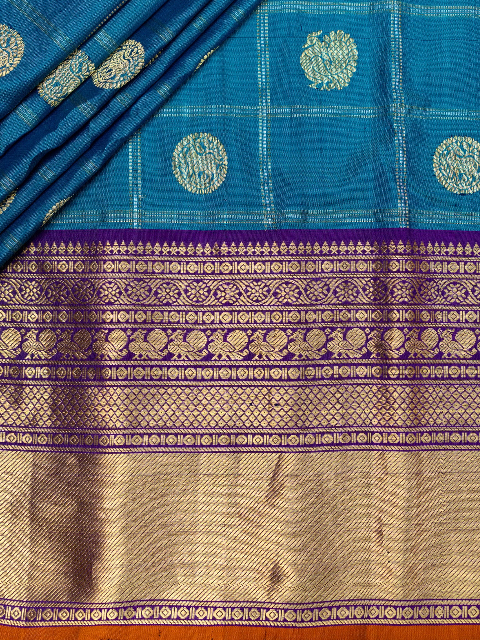 Weaves Gadwal Pattu With Contrast Border With Checks