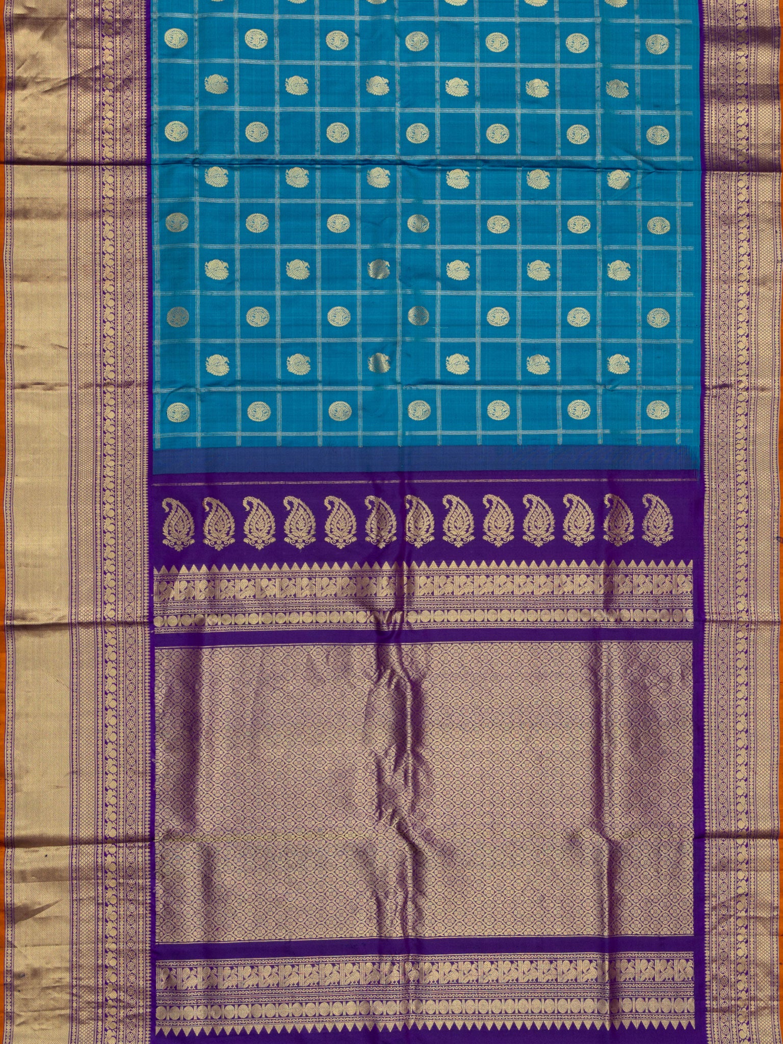 Weaves Gadwal Pattu With Contrast Border With Checks