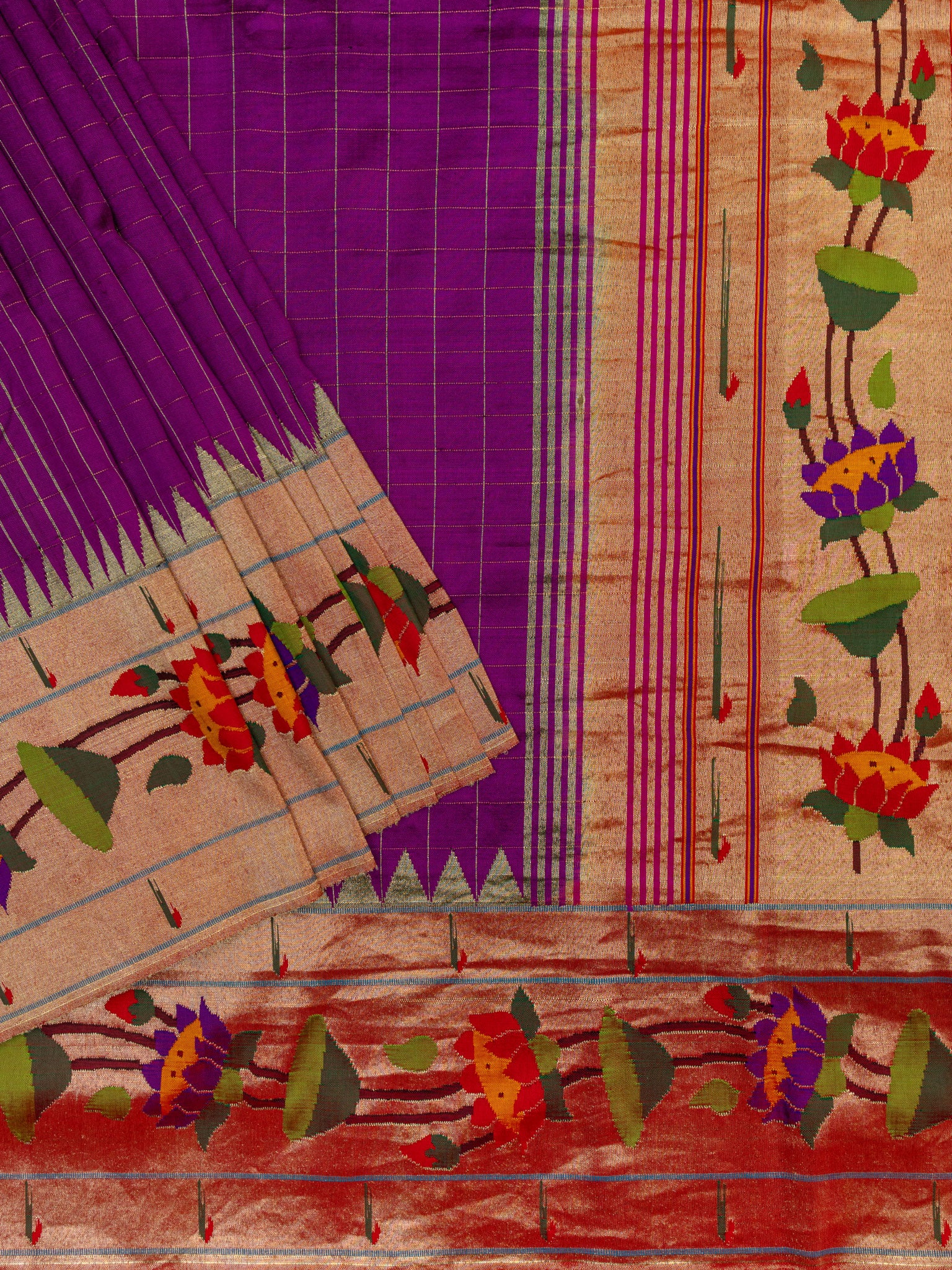 Weaves Paithani Saree With Contrast Border