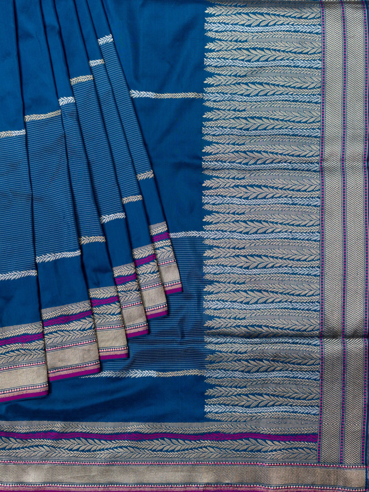 Weaves Banarasi Banarasi Butta With Contrast Blouse Blue + Pink