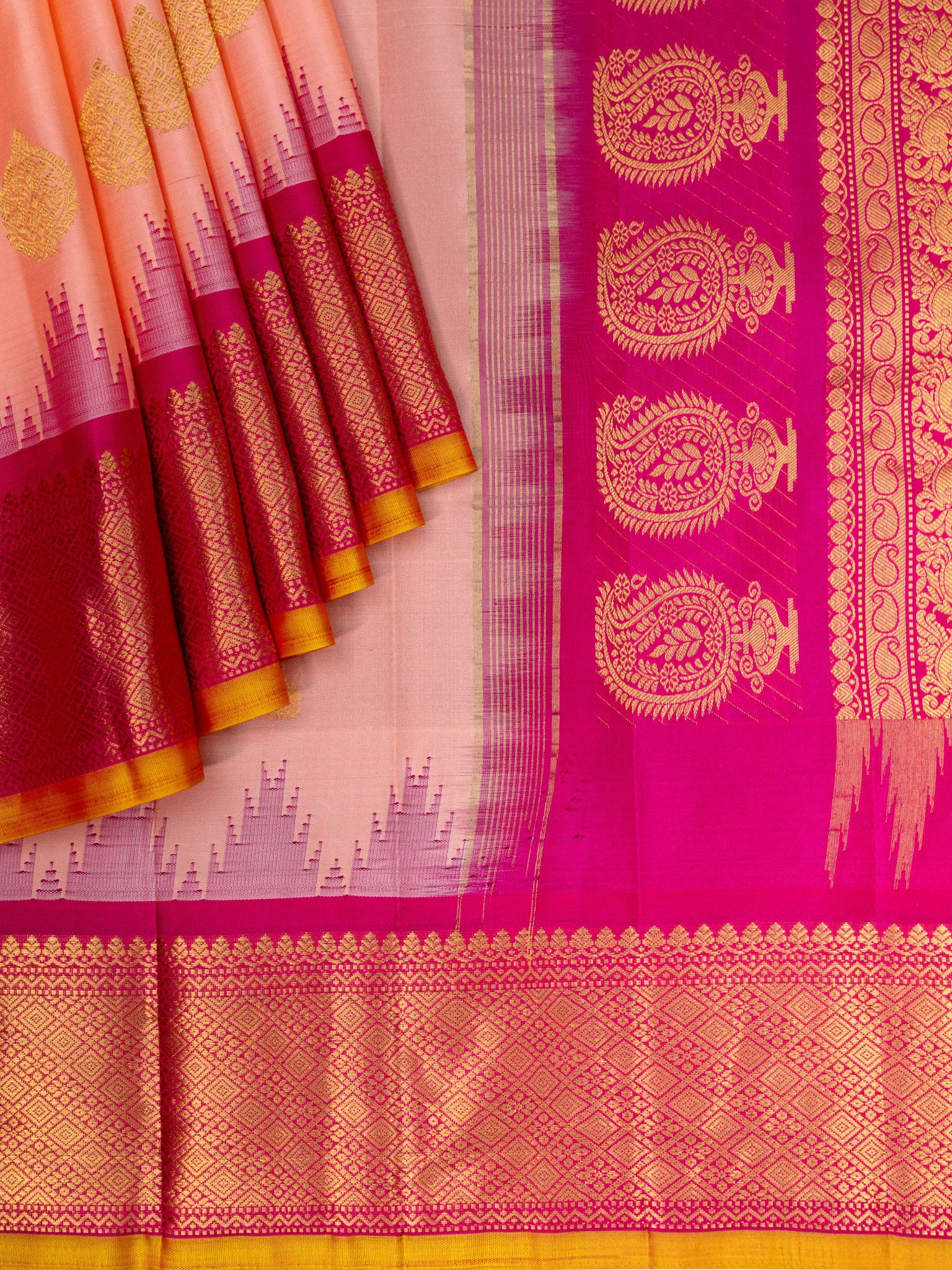 Weaves Gadwal Pattu With Contrast Border With Butta