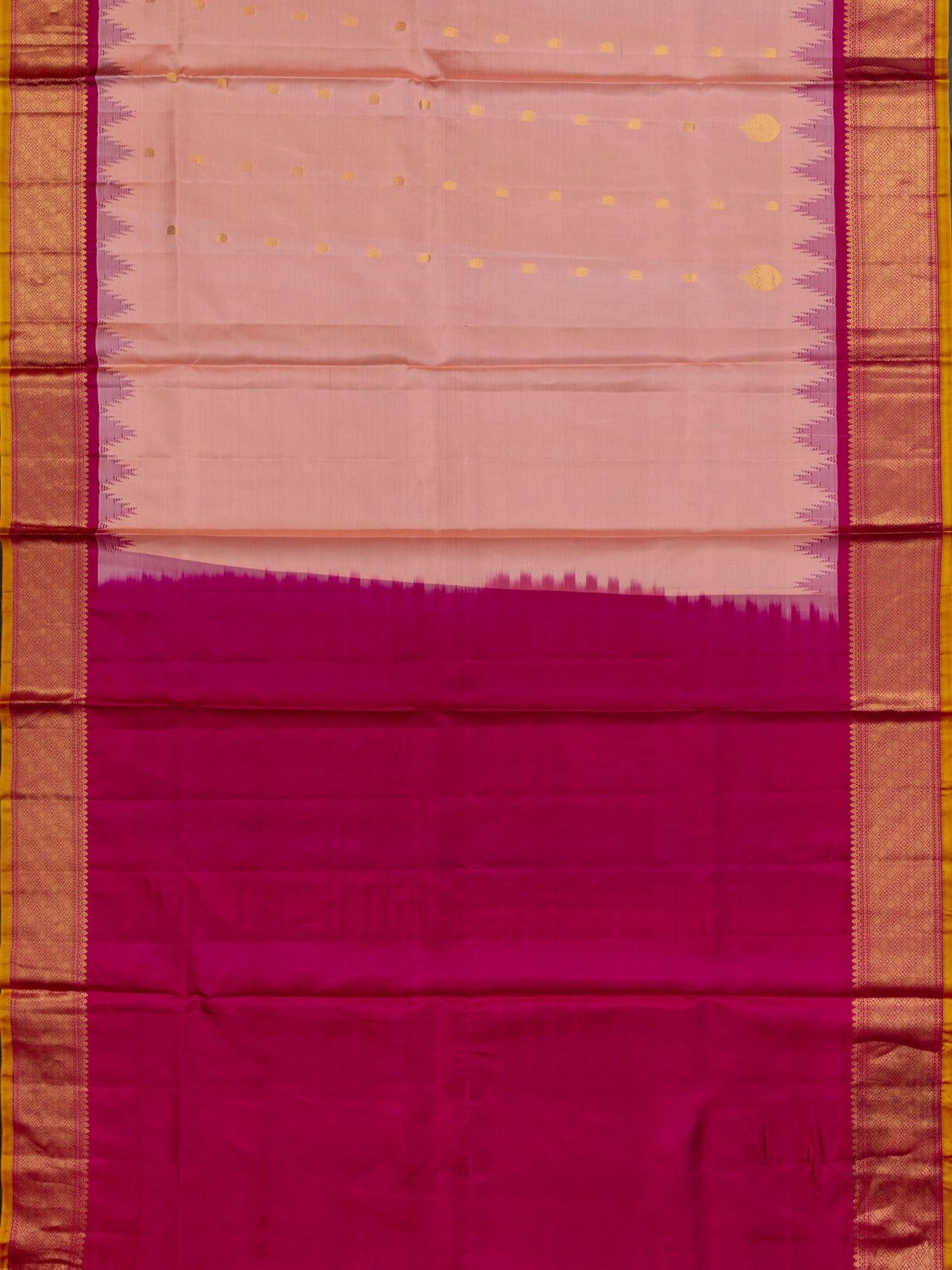 Weaves Gadwal Pattu With Contrast Border With Butta