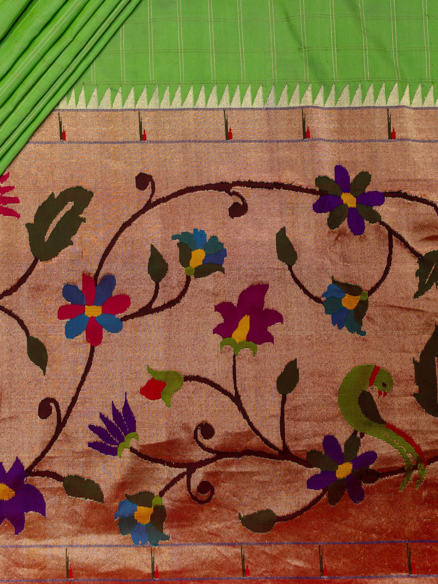 Weaves Paithani Saree With Contrast Border