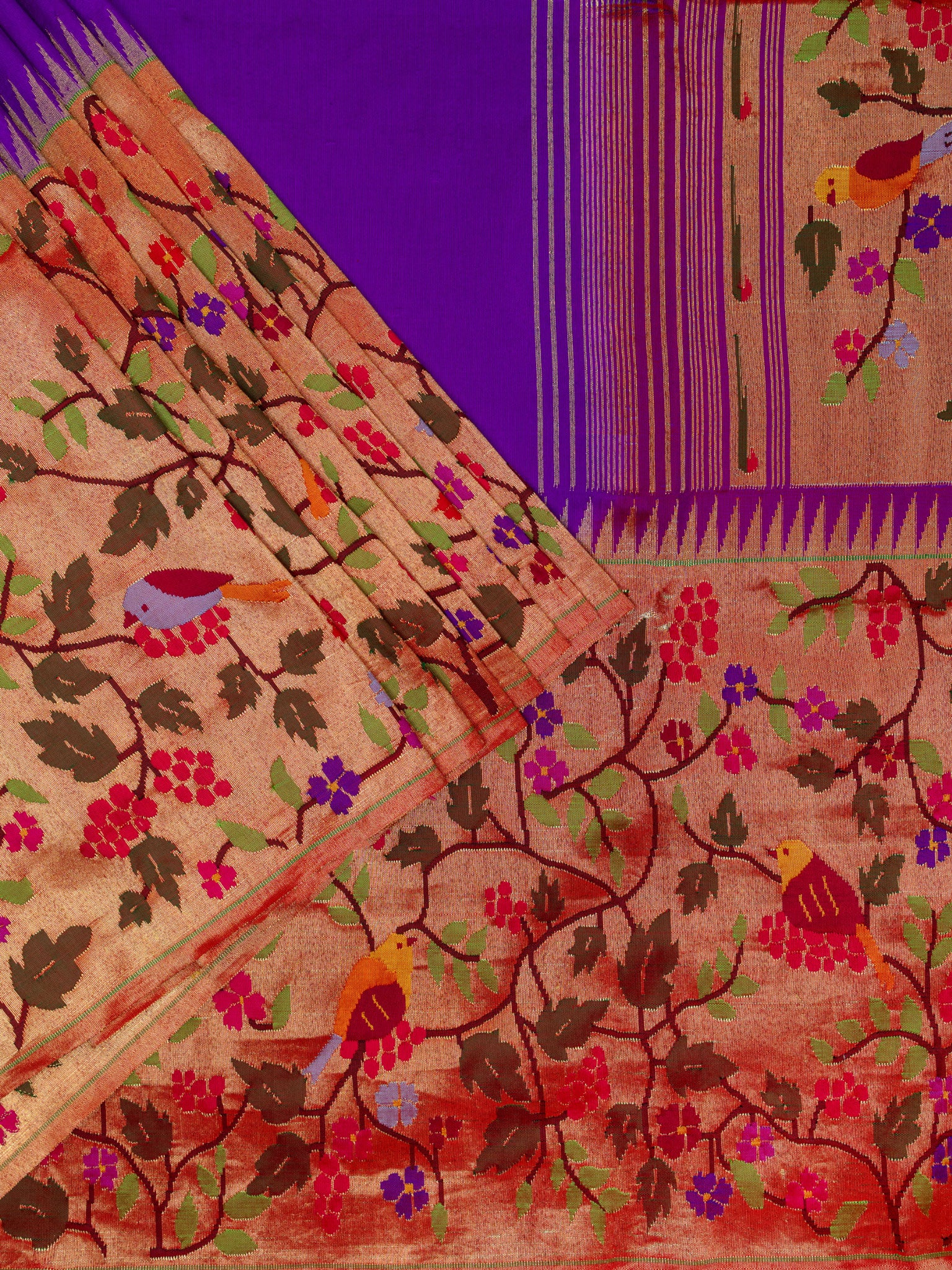 Weaves Paithani Saree With Contrast Border