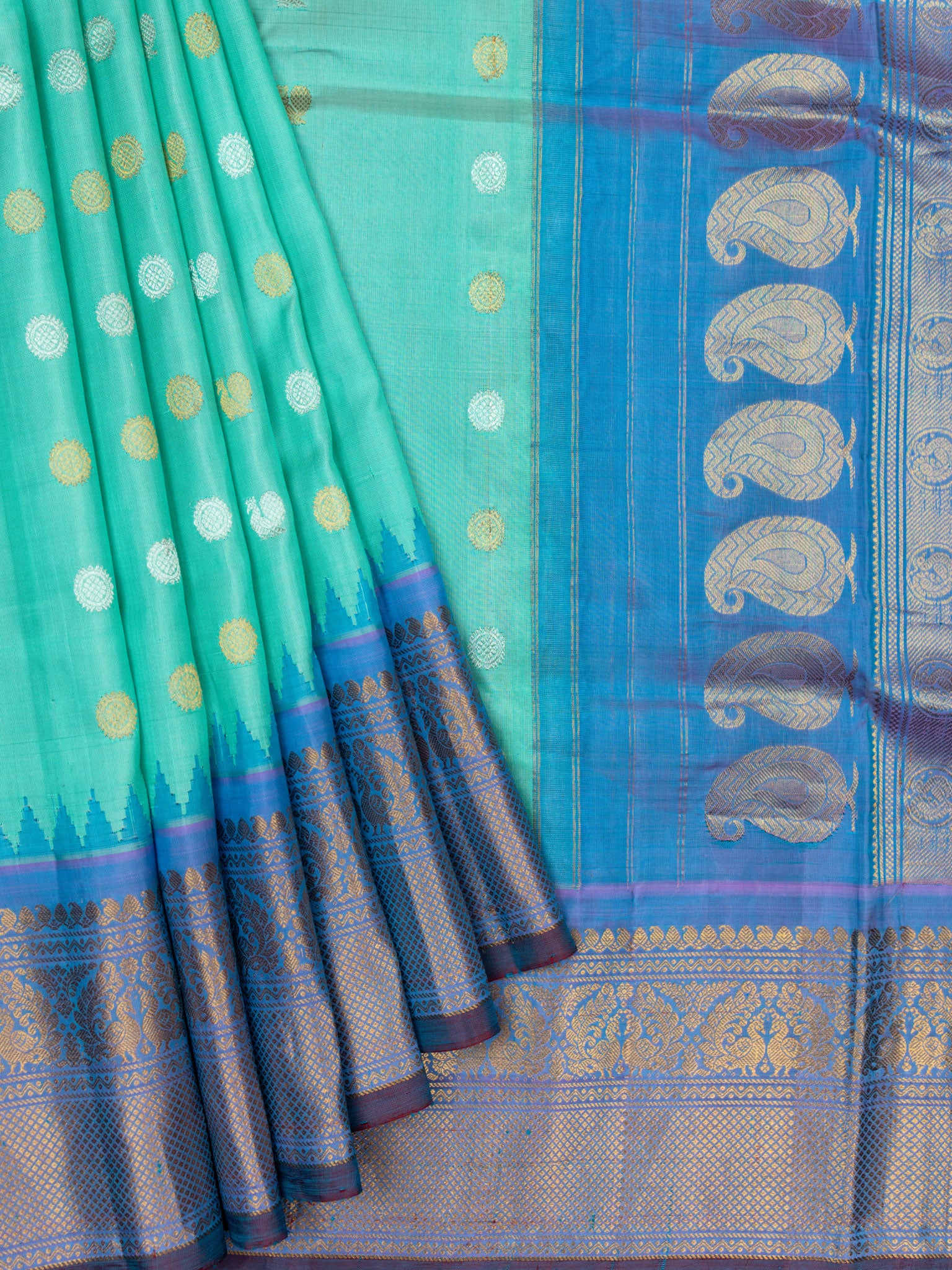 Weaves Gadwal Pattu With Contrast Border With Temple Border
