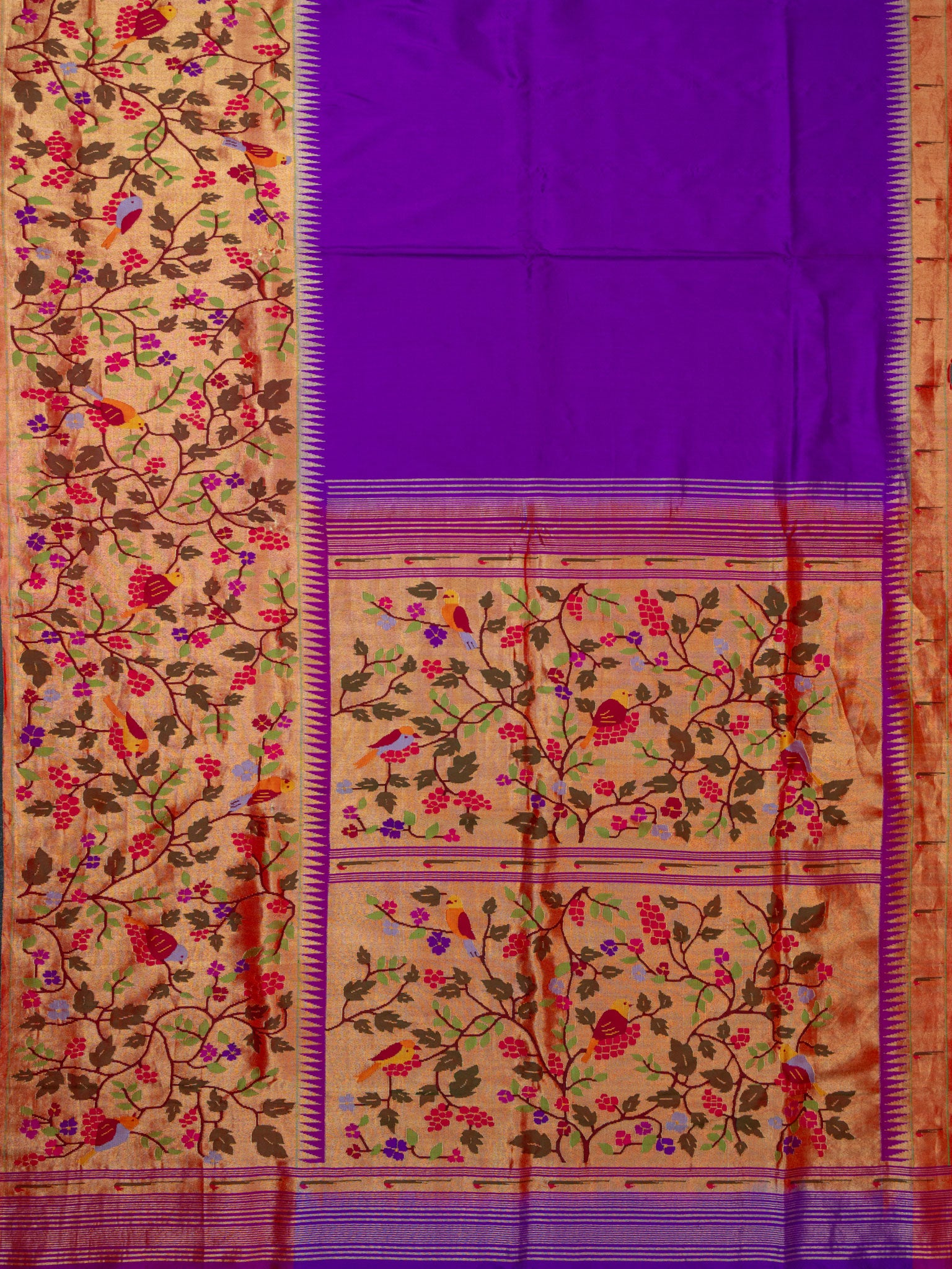 Weaves Paithani Saree With Contrast Border