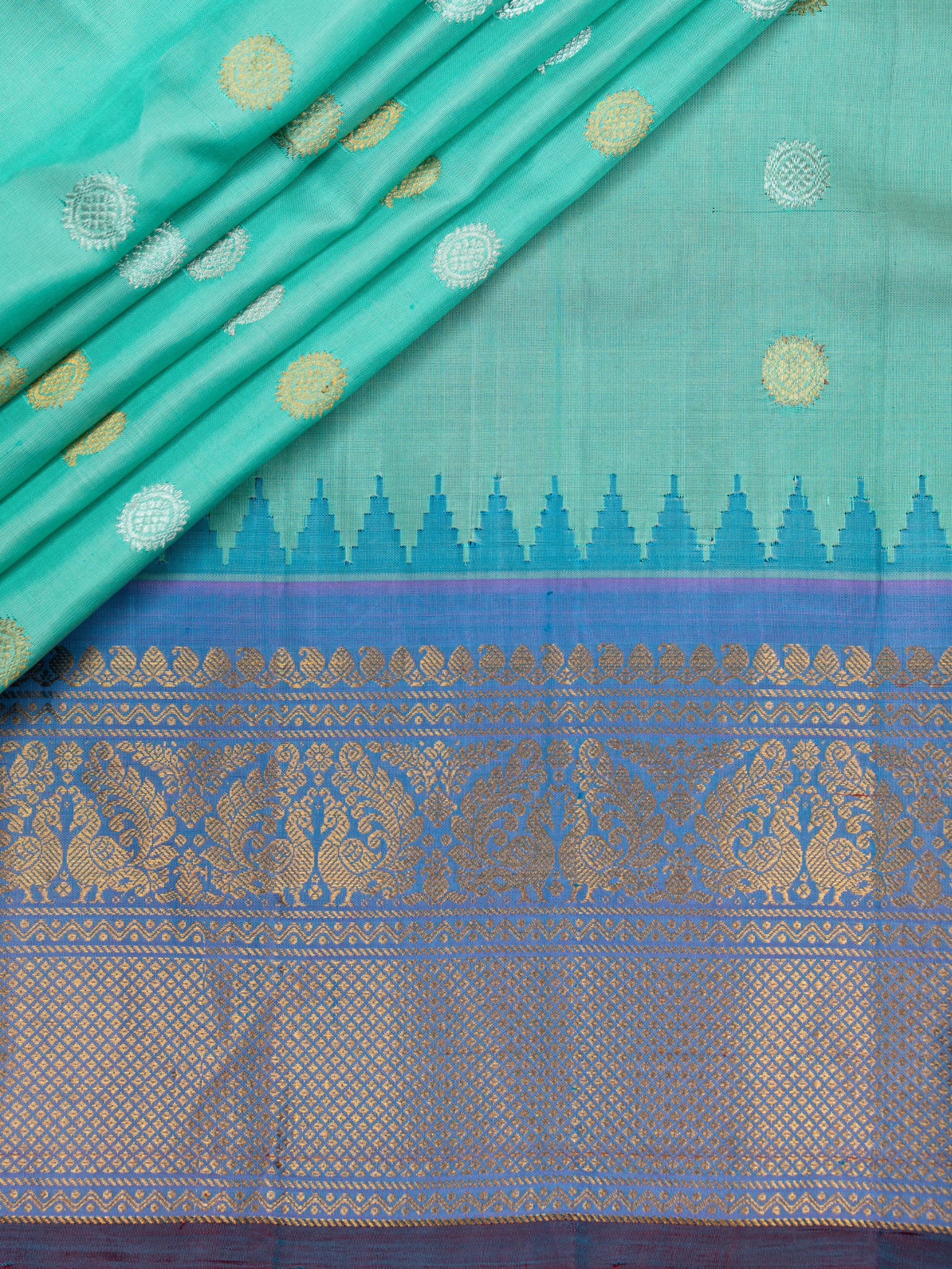 Weaves Gadwal Pattu With Contrast Border With Temple Border