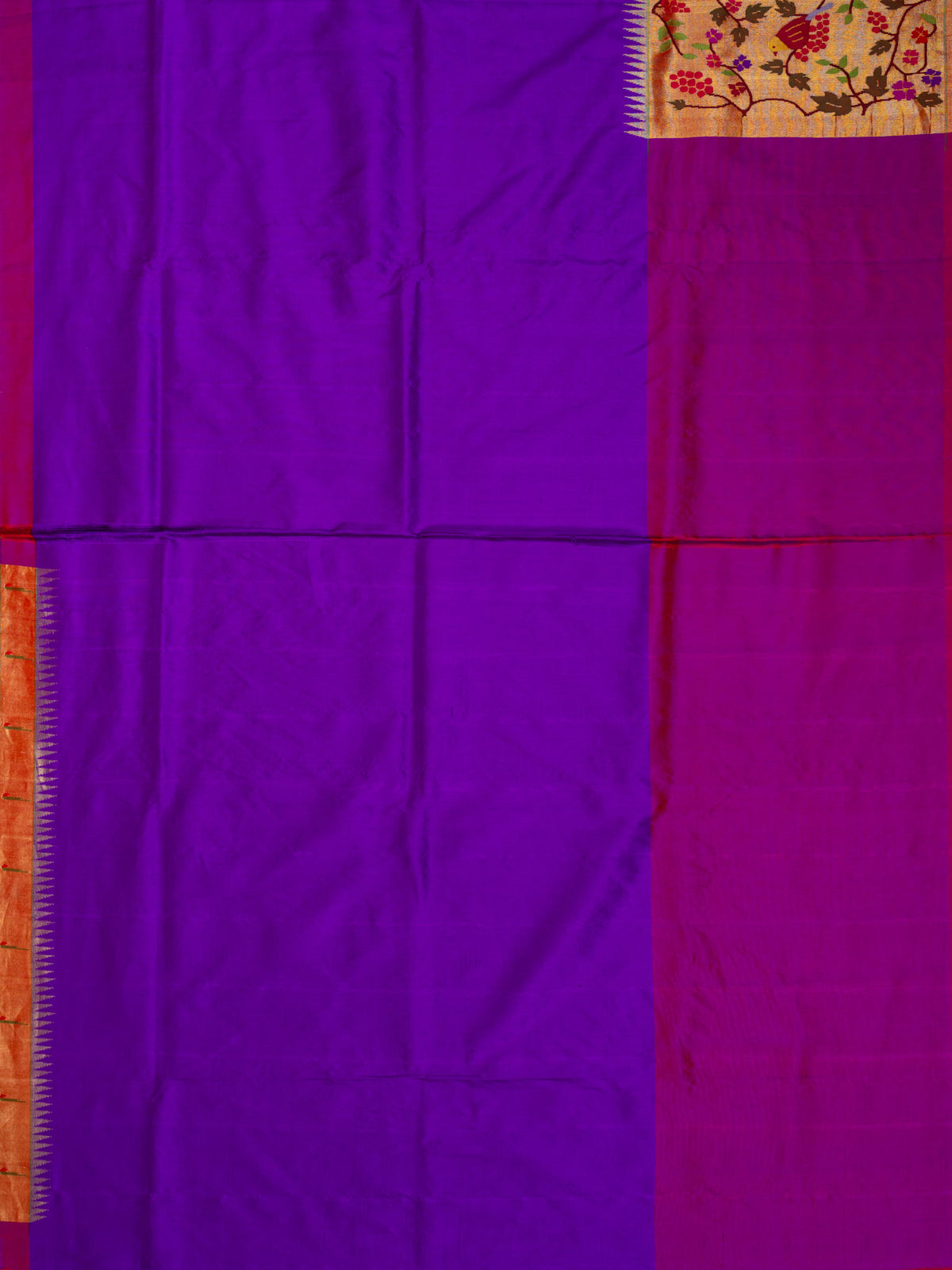 Weaves Paithani Saree With Contrast Border