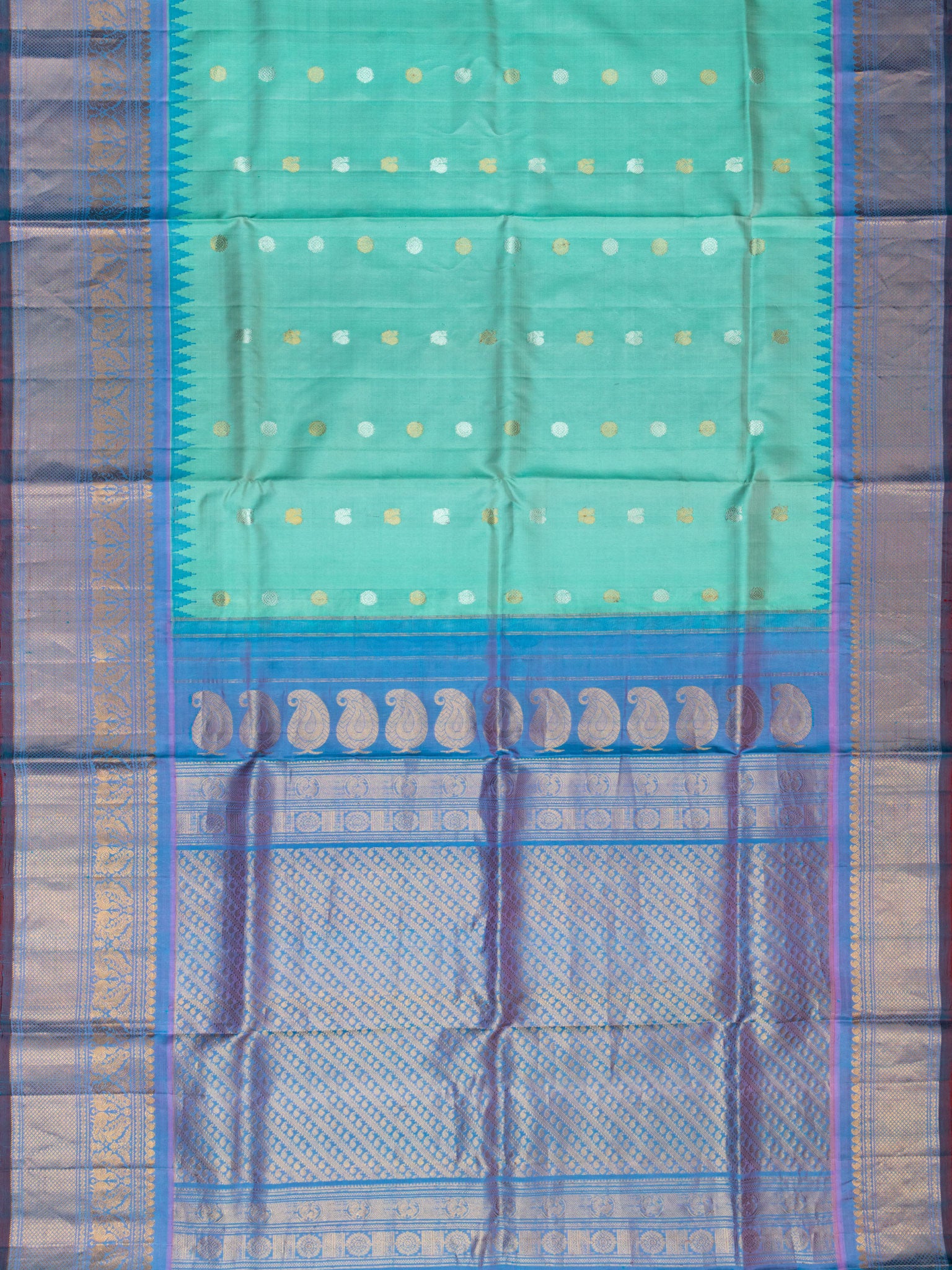 Weaves Gadwal Pattu With Contrast Border With Temple Border