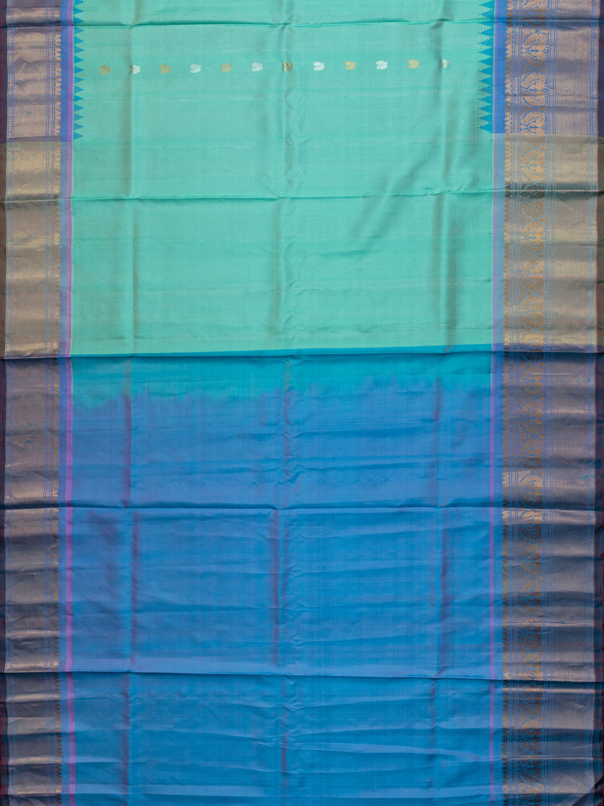 Weaves Gadwal Pattu With Contrast Border With Temple Border
