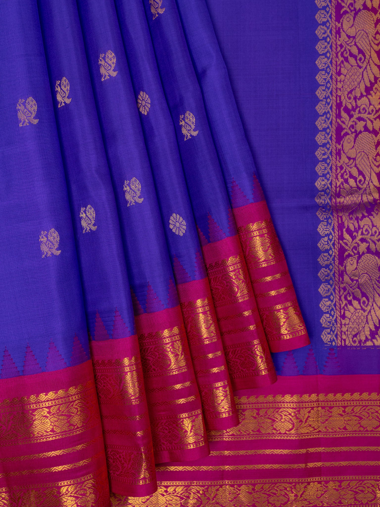 Weaves Gadwal Pattu With Contrast Border With Temple Border With Butta