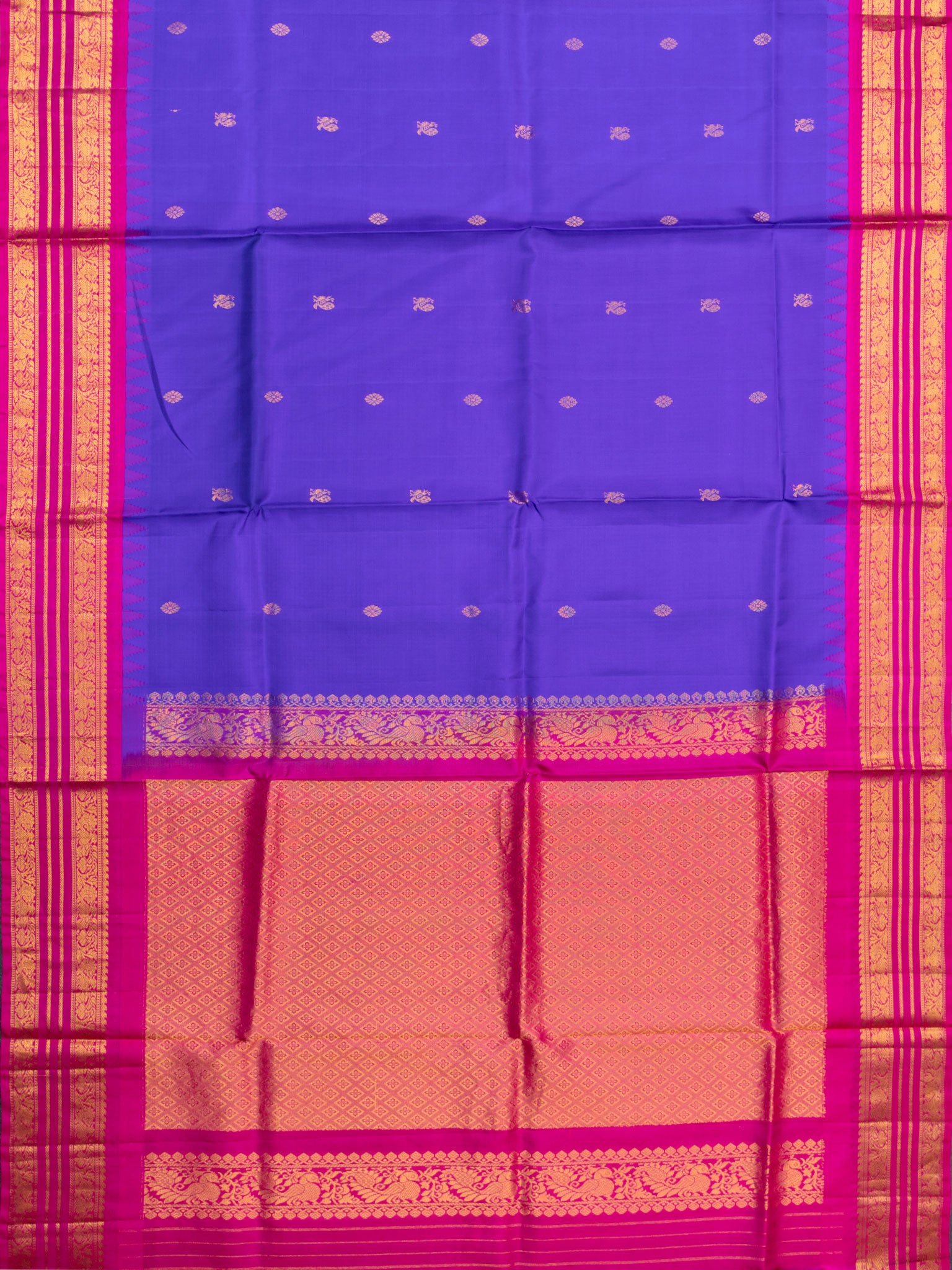 Weaves Gadwal Pattu With Contrast Border With Temple Border With Butta