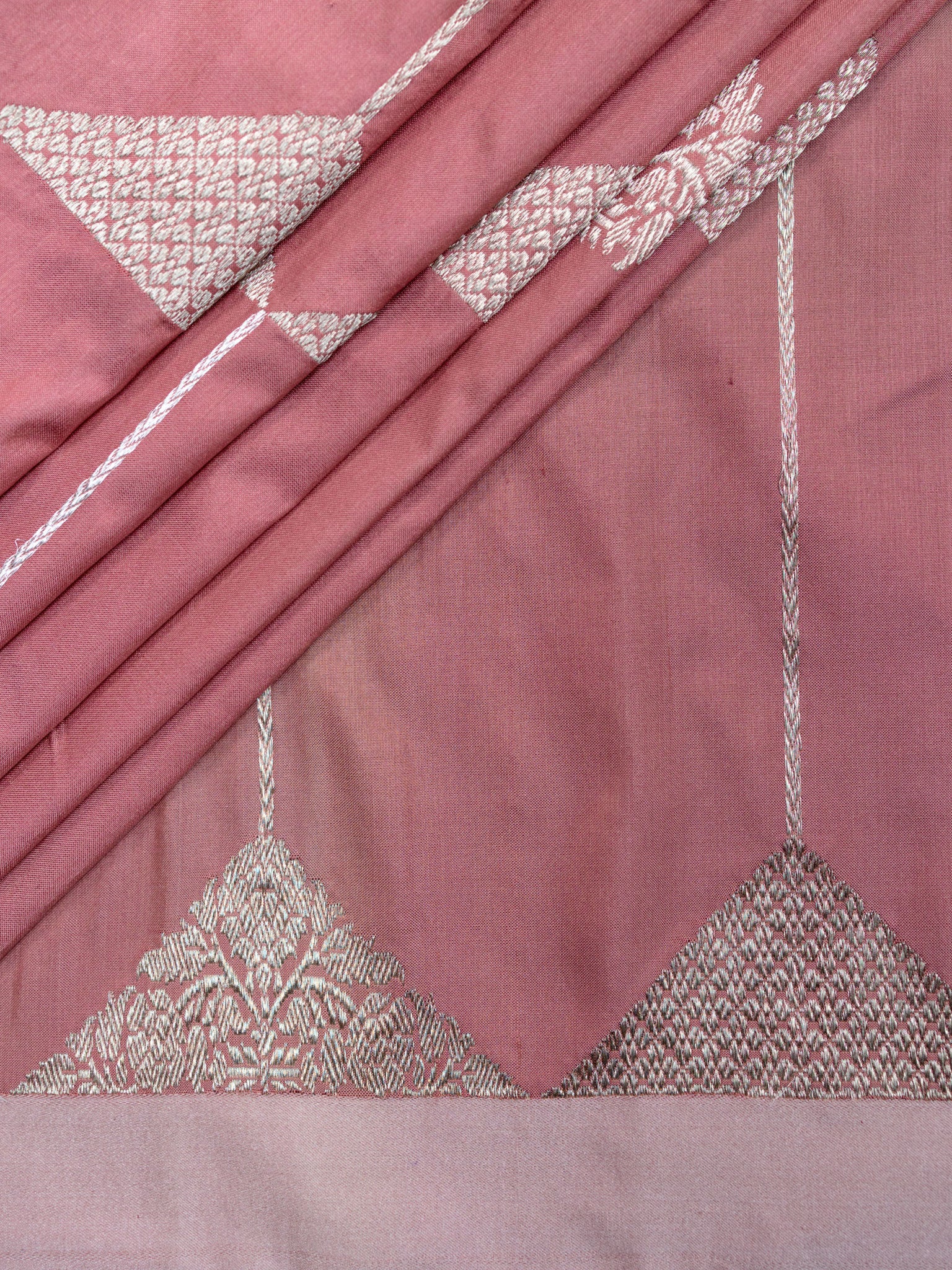 Weaves Banarasi Butta