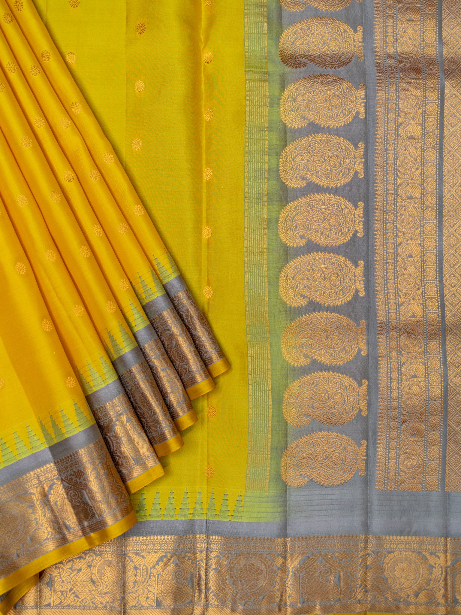 Weaves Gadwal Pattu With Contrast Border With Temple Border With Butta