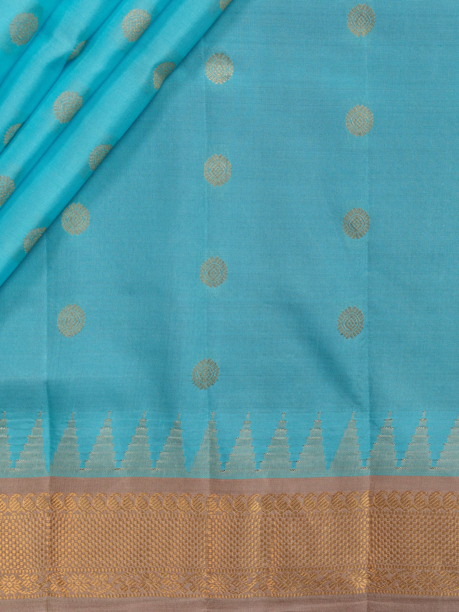 Weaves Gadwal Pattu With Contrast Border With Temple Border