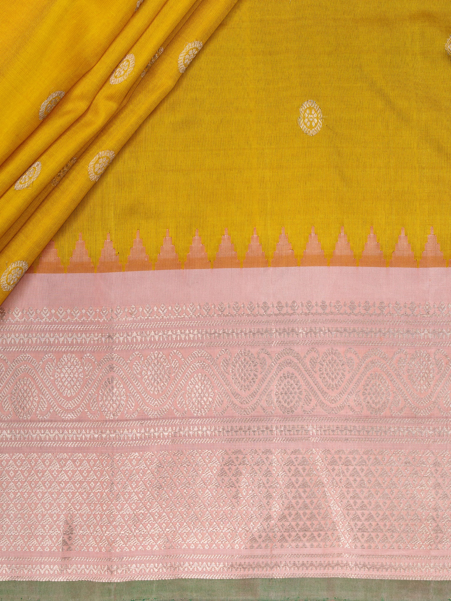 Weaves Gadwal Pattu With Contrast Border With Temple Border With Butta