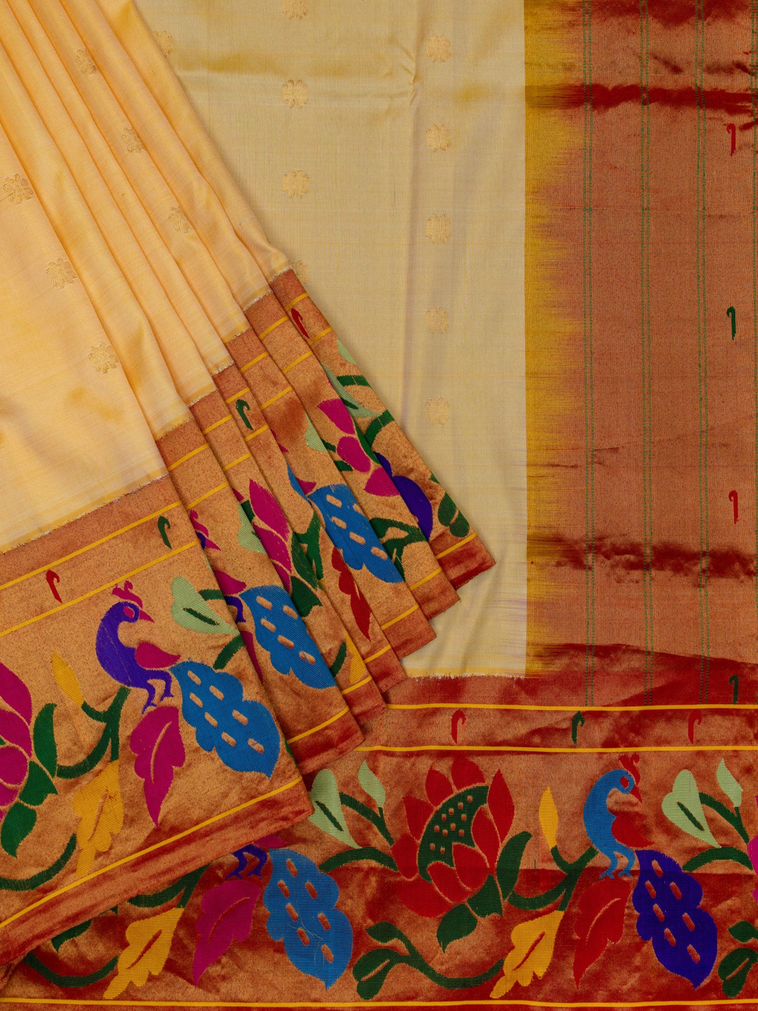 Weaves Paithani Saree With Contrast Border