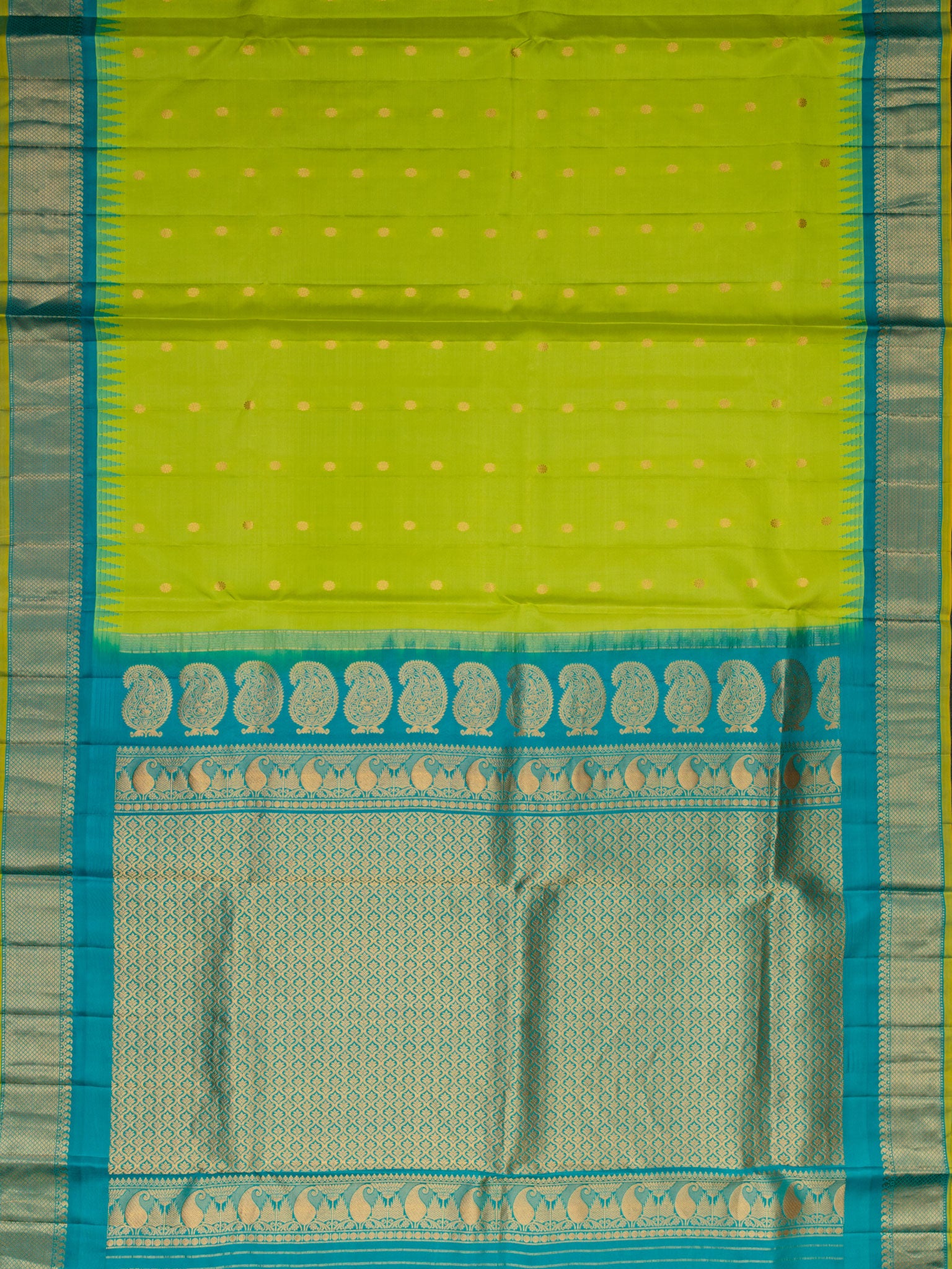 Weaves Gadwal Pattu With Contrast Border With Temple Border With Butta