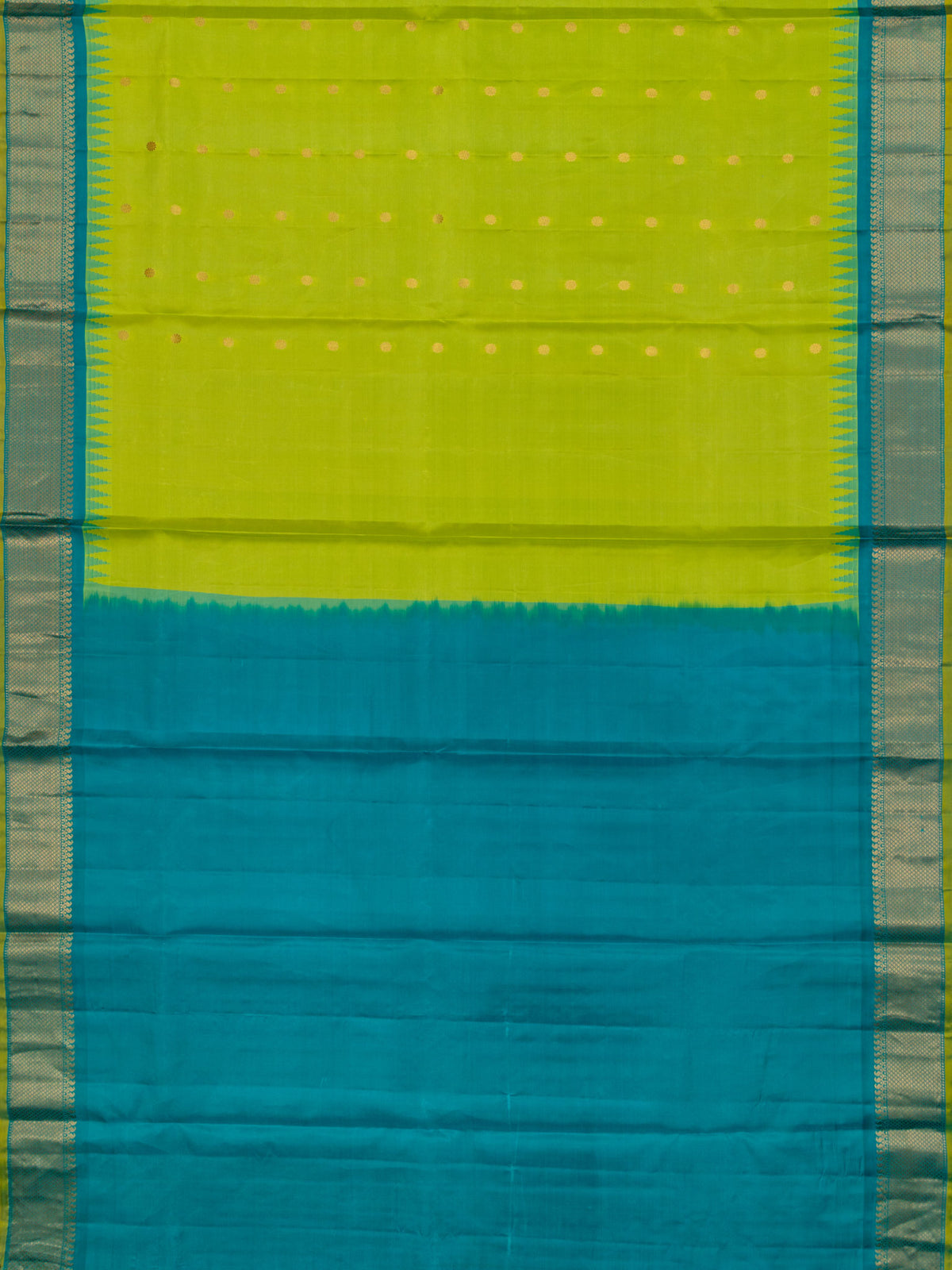 Weaves Gadwal Pattu With Contrast Border With Temple Border With Butta