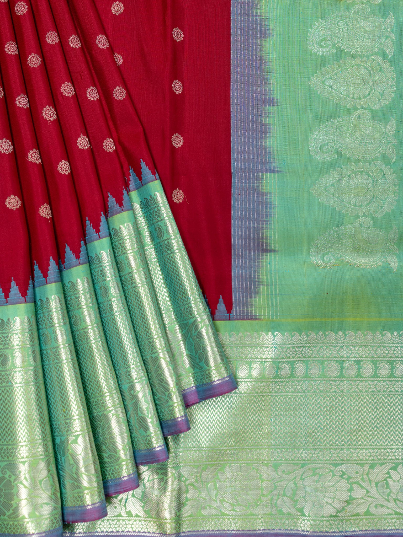Weaves Gadwal Pattu With Contrast Border With Temple Border With Butta