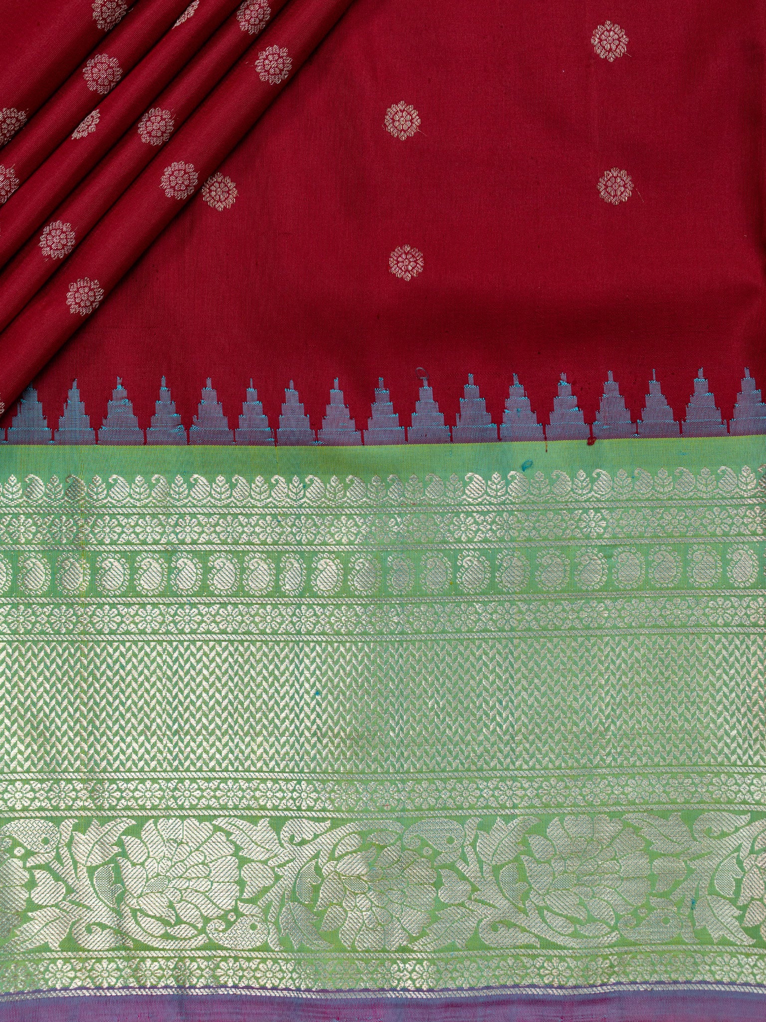 Weaves Gadwal Pattu With Contrast Border With Temple Border With Butta