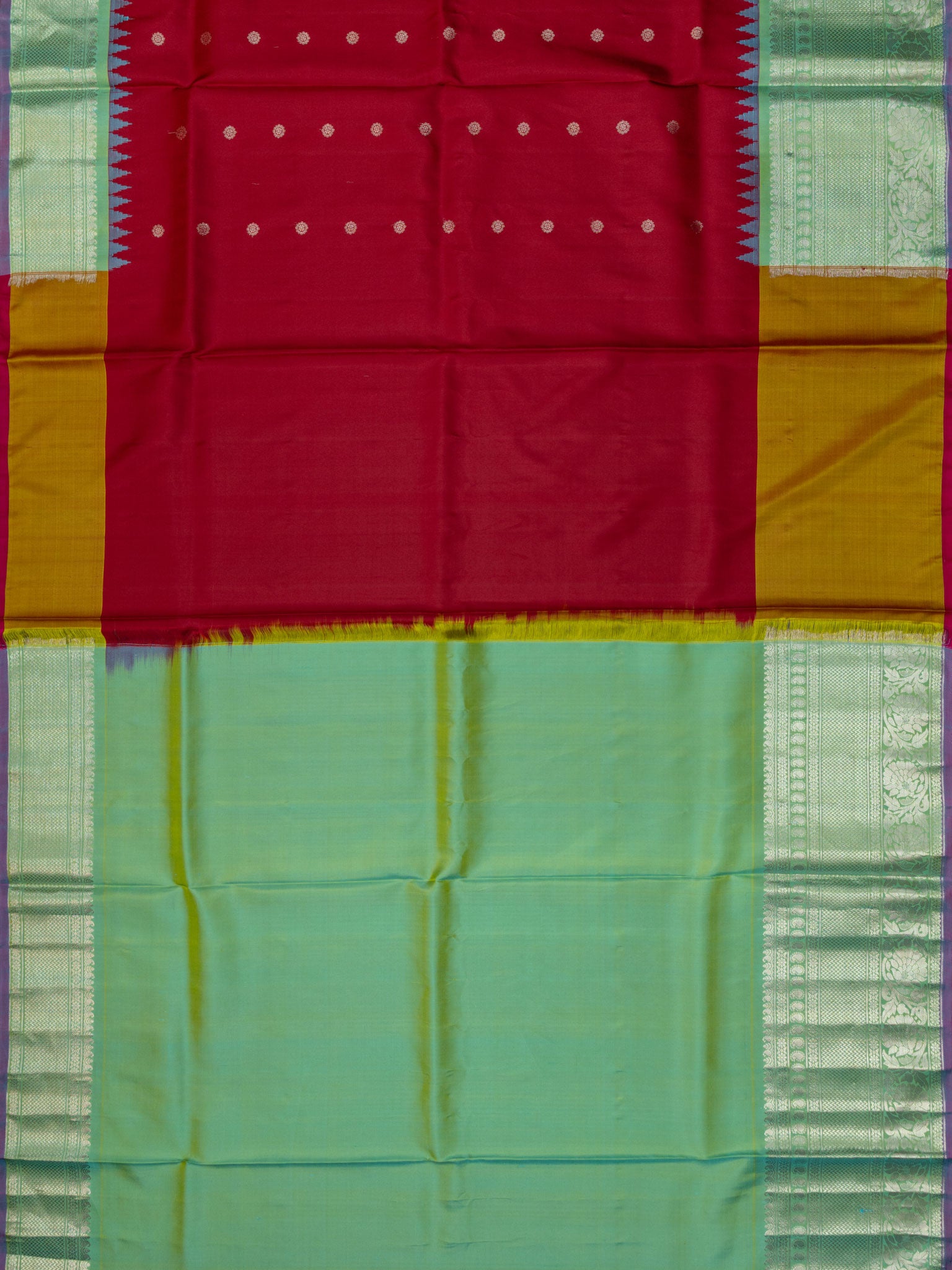 Weaves Gadwal Pattu With Contrast Border With Temple Border With Butta