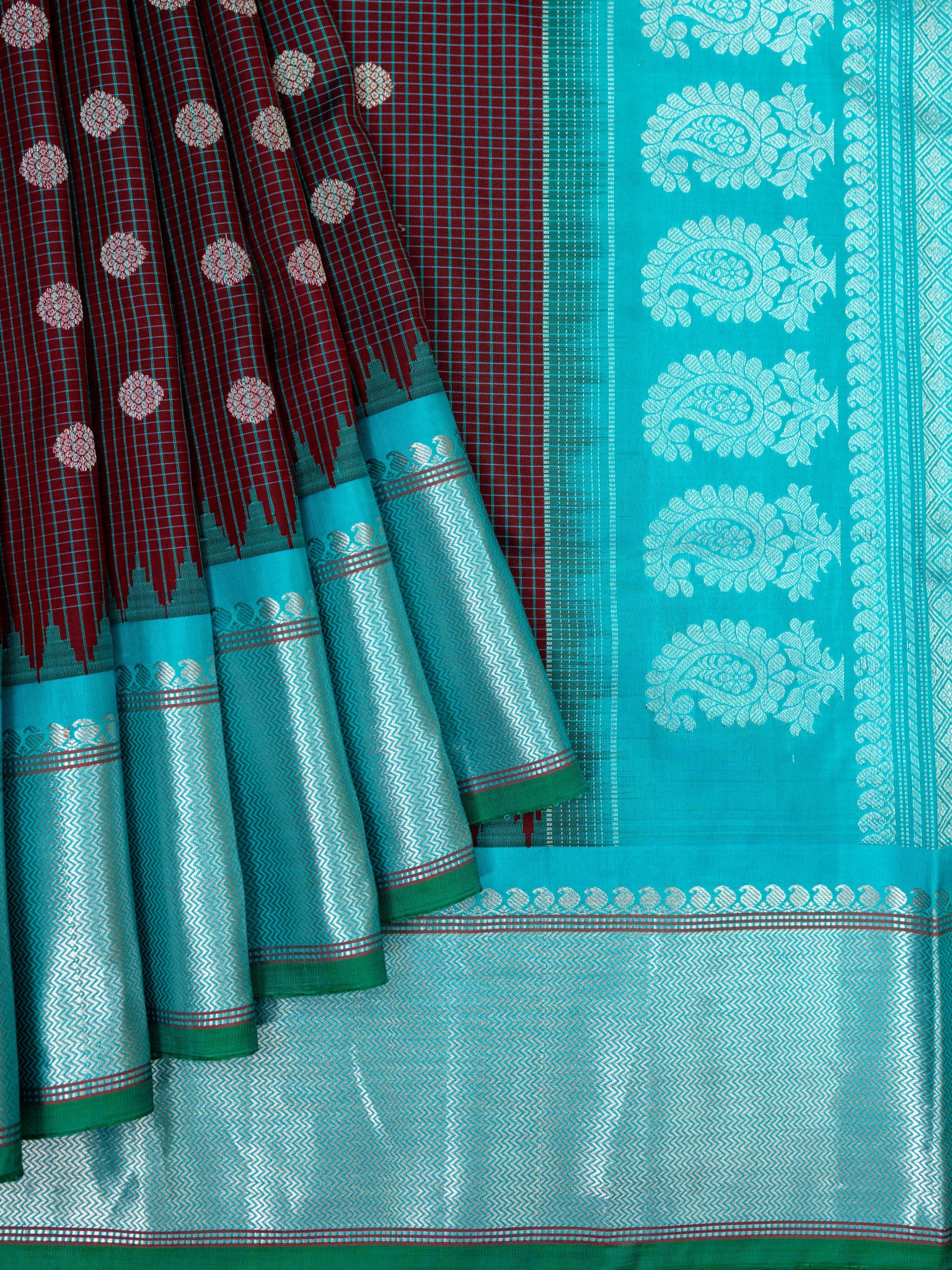Weaves Gadwal Pattu With Contrast Border With Temple Border With Checks