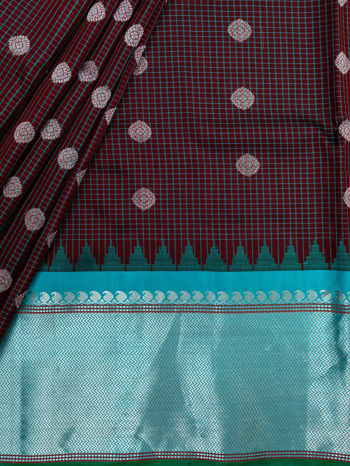 Weaves Gadwal Pattu With Contrast Border With Temple Border With Checks