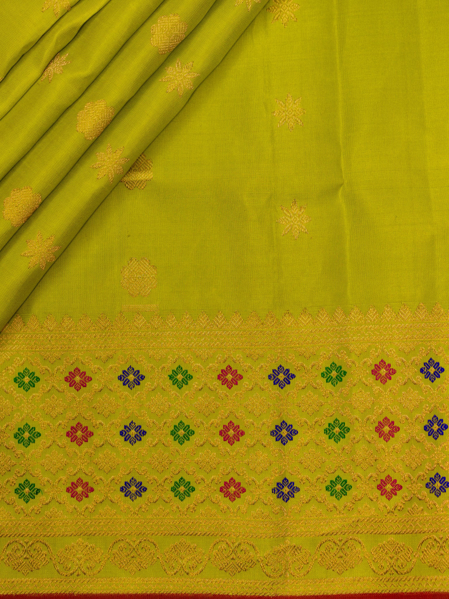 Weaves Gadwal Pattu With Contrast Border With Checks