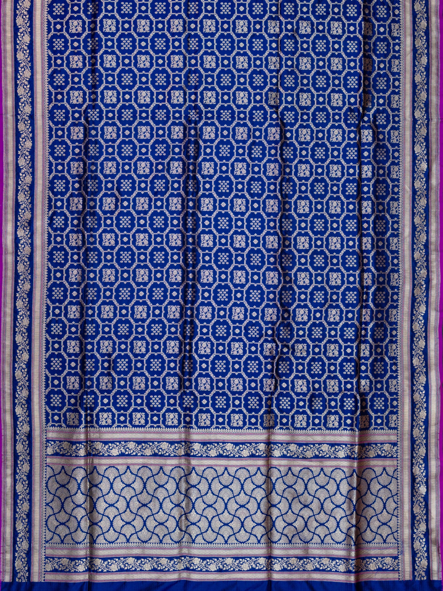 Weaves Banarasi Butta With Edgeing