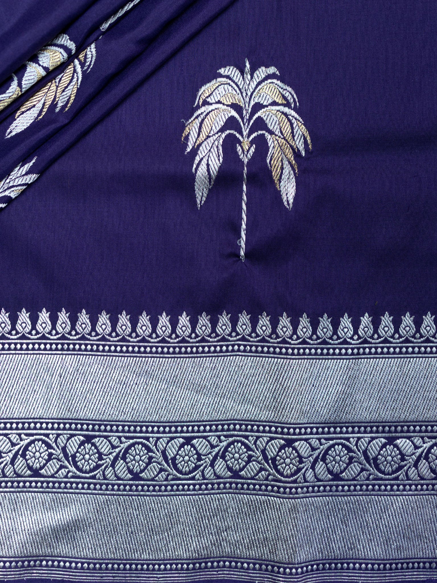 Weaves Banarasi Butta
