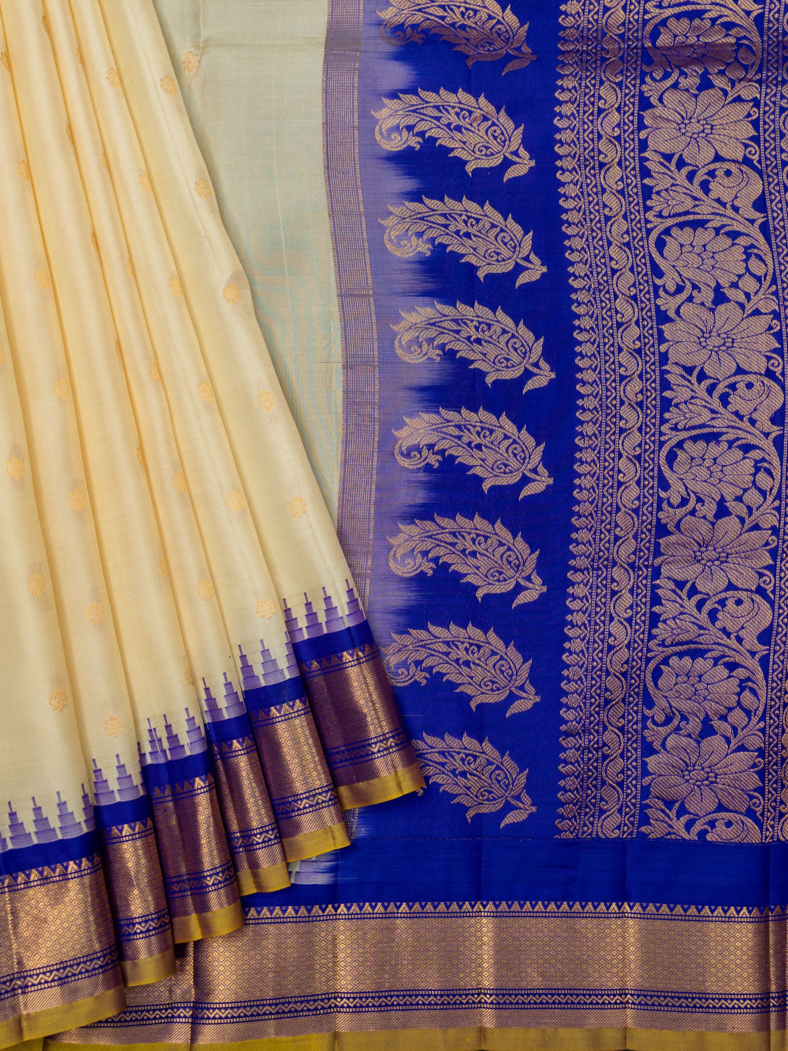 Weaves Gadwal Pattu With Contrast Border With Temple Border