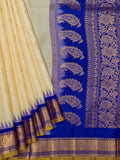 Weaves Gadwal Pattu With Contrast Border With Temple Border