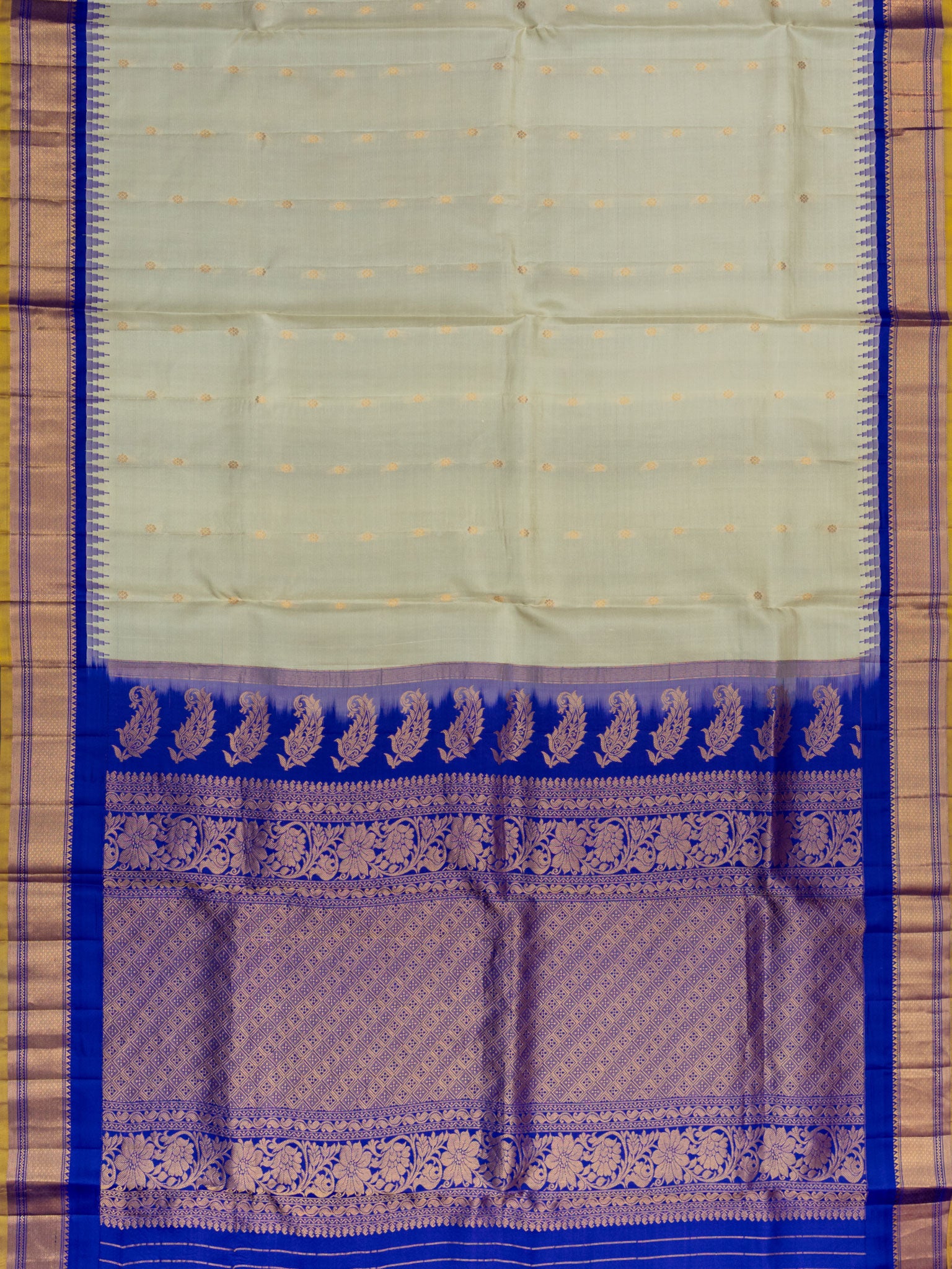 Weaves Gadwal Pattu With Contrast Border With Temple Border