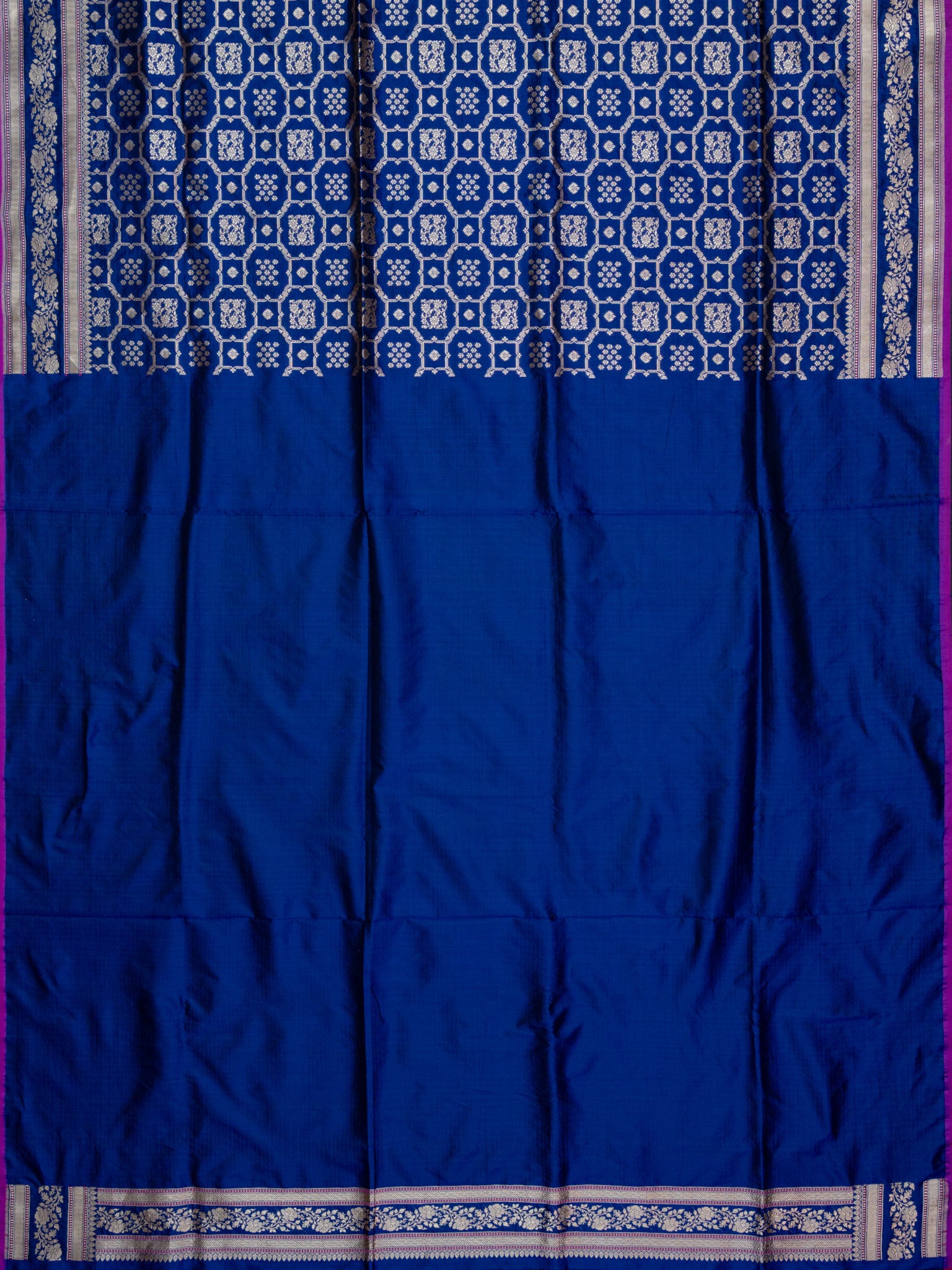 Weaves Banarasi Butta With Edgeing