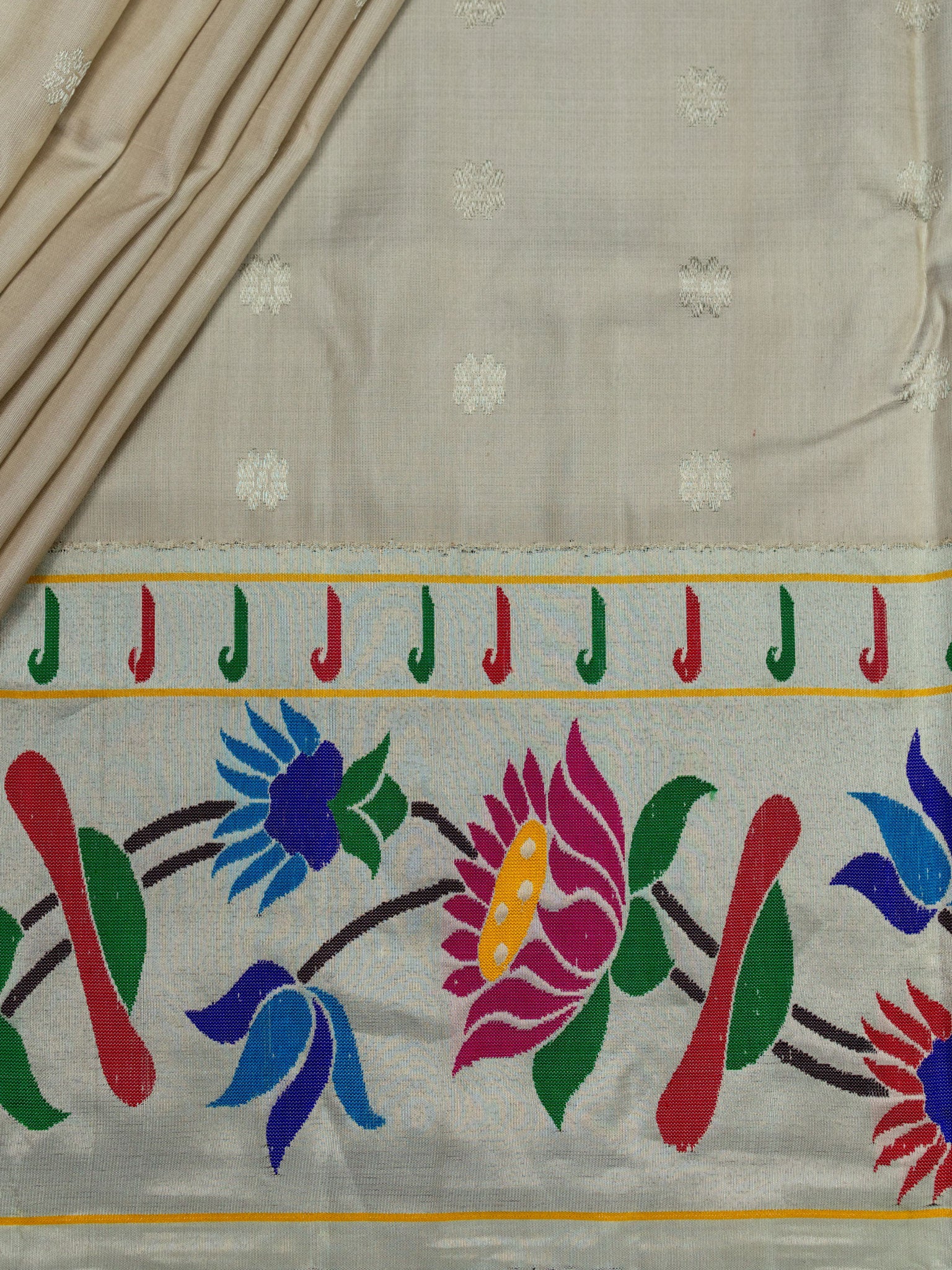 Weaves Paithani Saree With Contrast Border