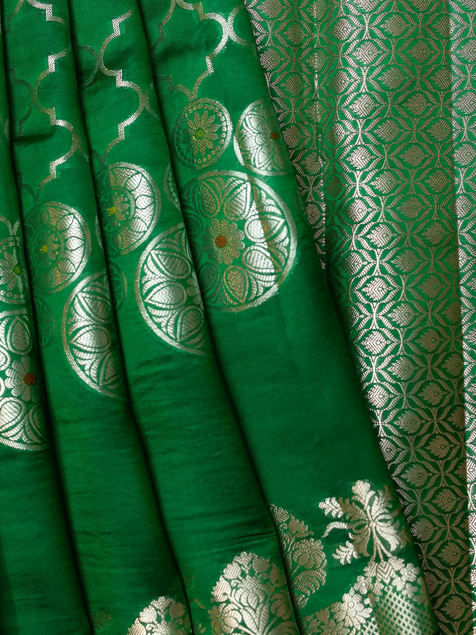 Green Chiniya Silk Saree With All Over Weave And Small Self Gold Zari