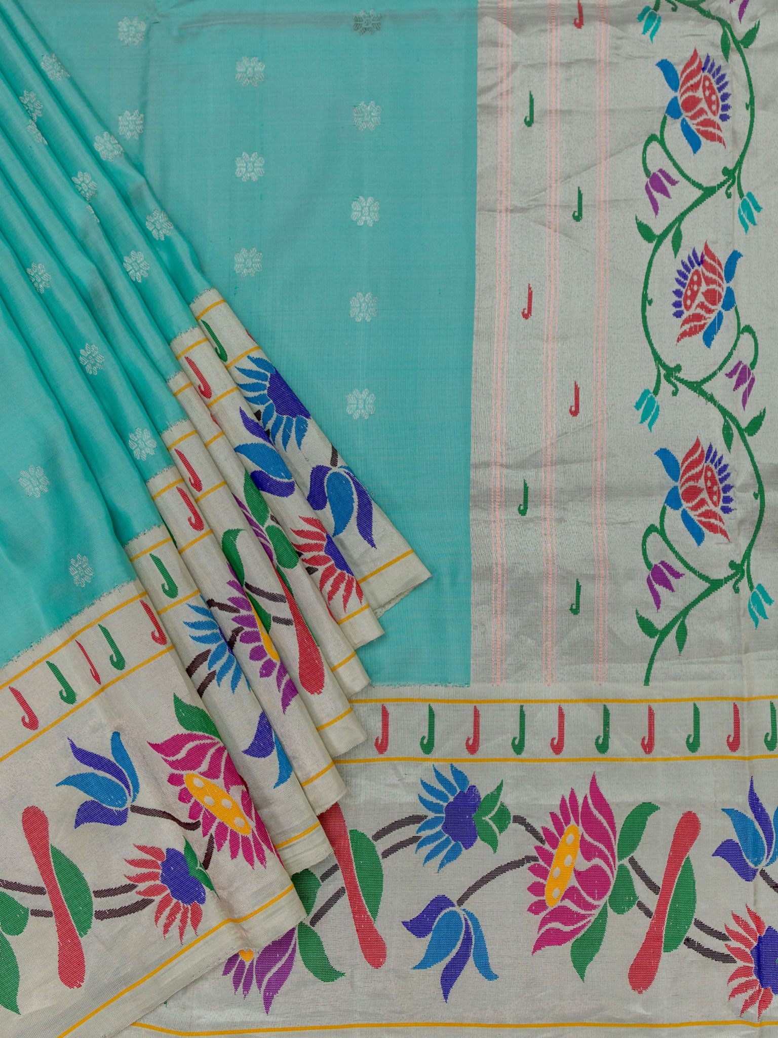 Weaves Paithani Saree With Contrast Border